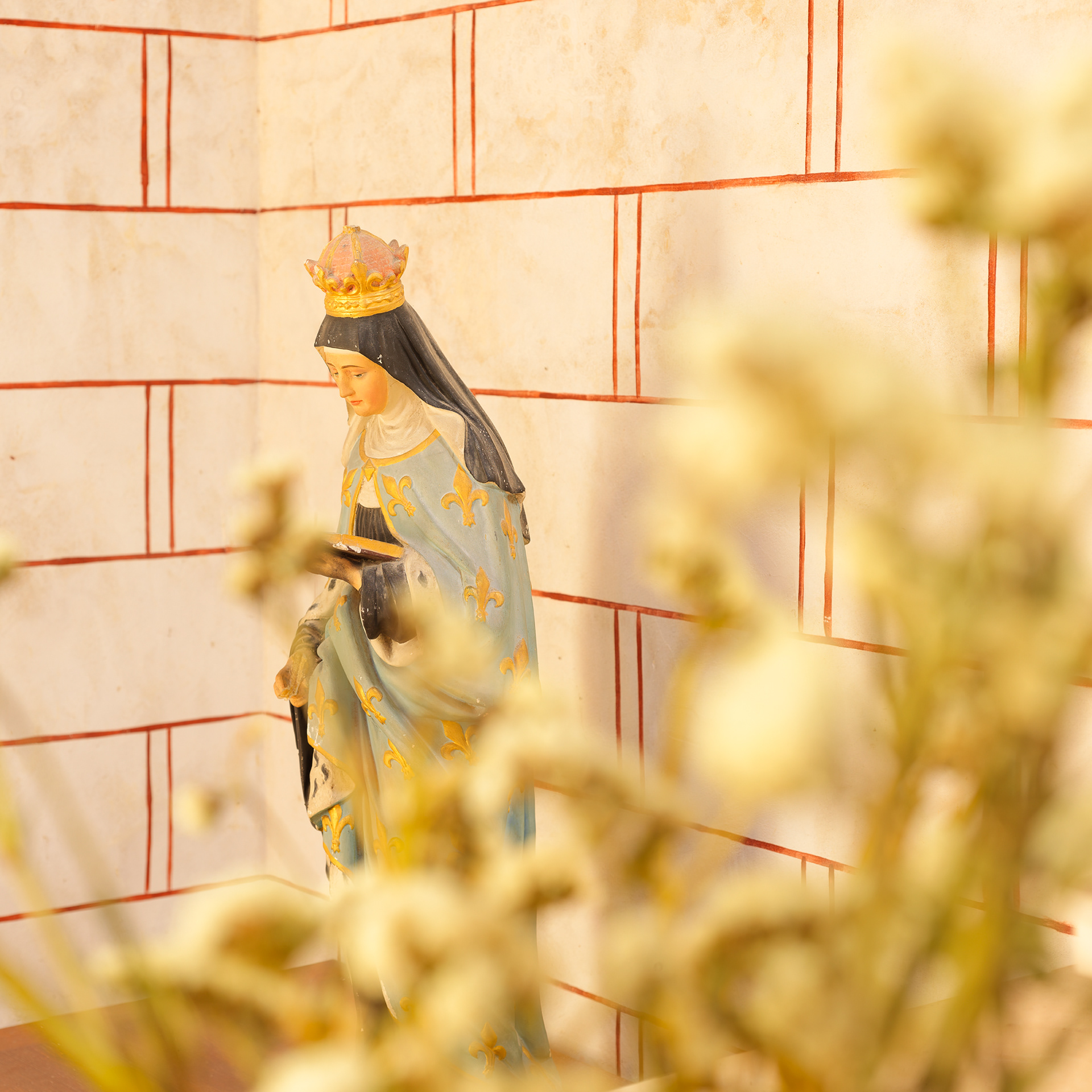Collégiale Saint-Pierre, intérieur, pause lecture