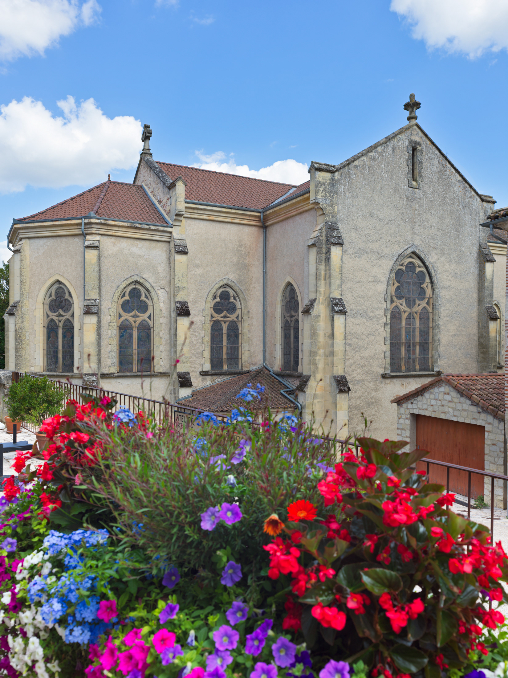 Eglise du Mercadiel, vue depuis la place Paul Froment