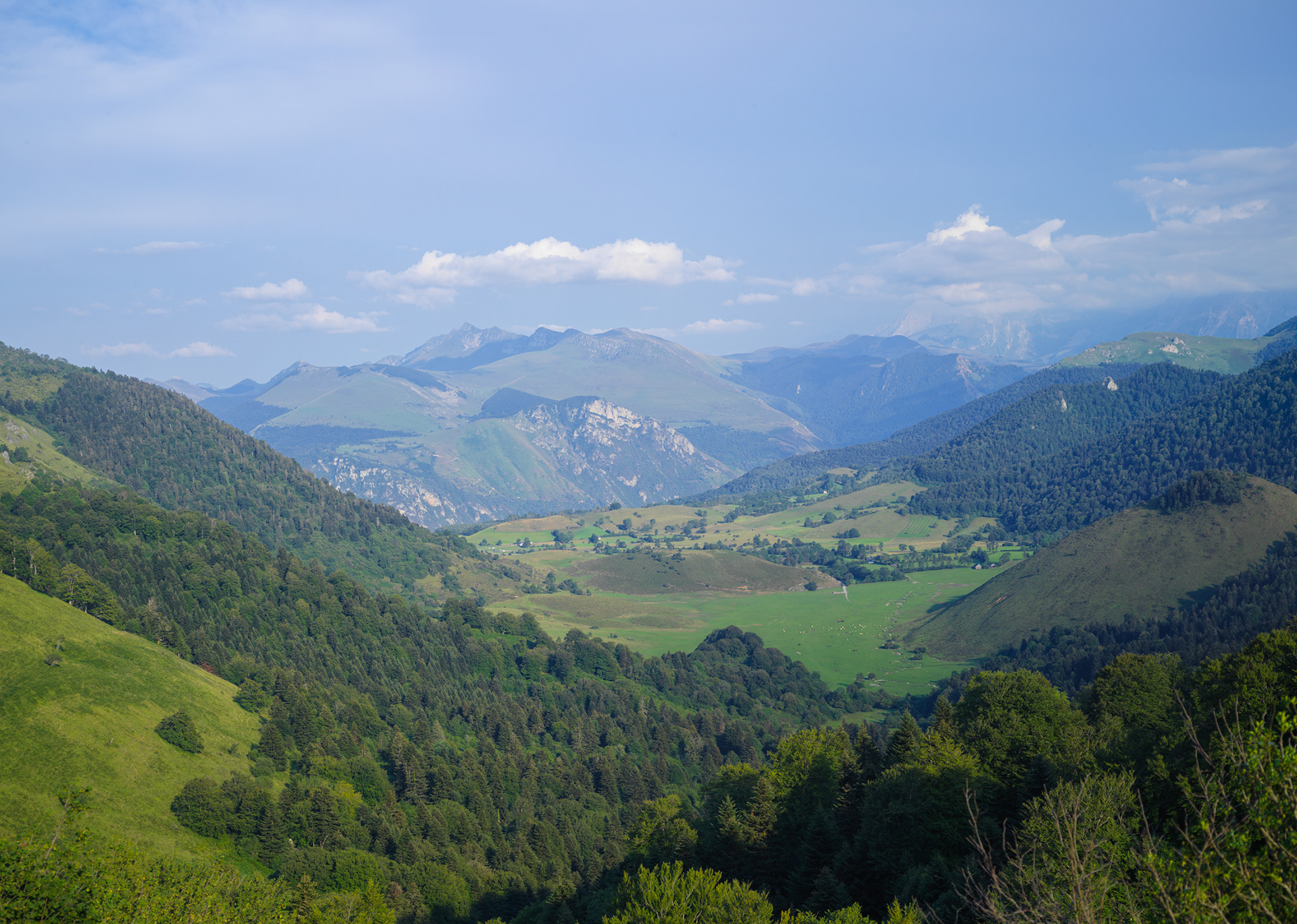 Col de Marie-Blanque, vue d'une vallée, I