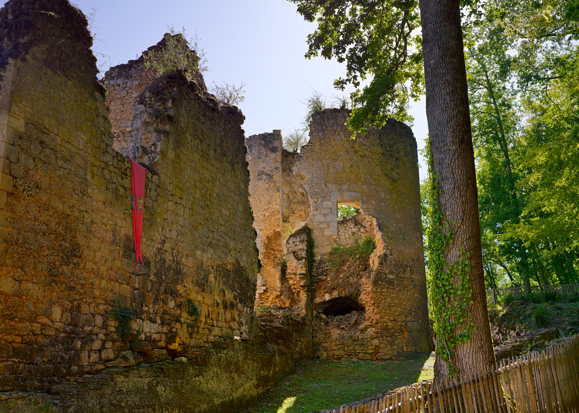 Village médiéval de la Madeleine, VII