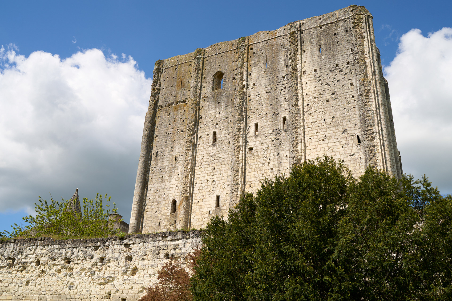 Donjon de Loches, extérieur, II