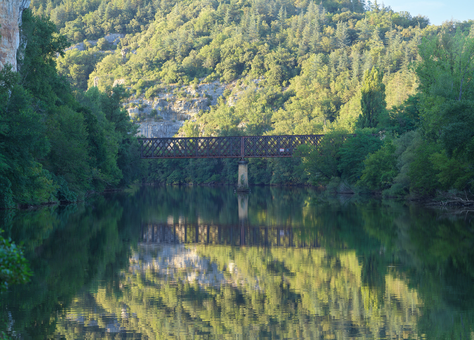 Ancien pont en métal, sur le Lot, vu depuis le chemin de halage, I
