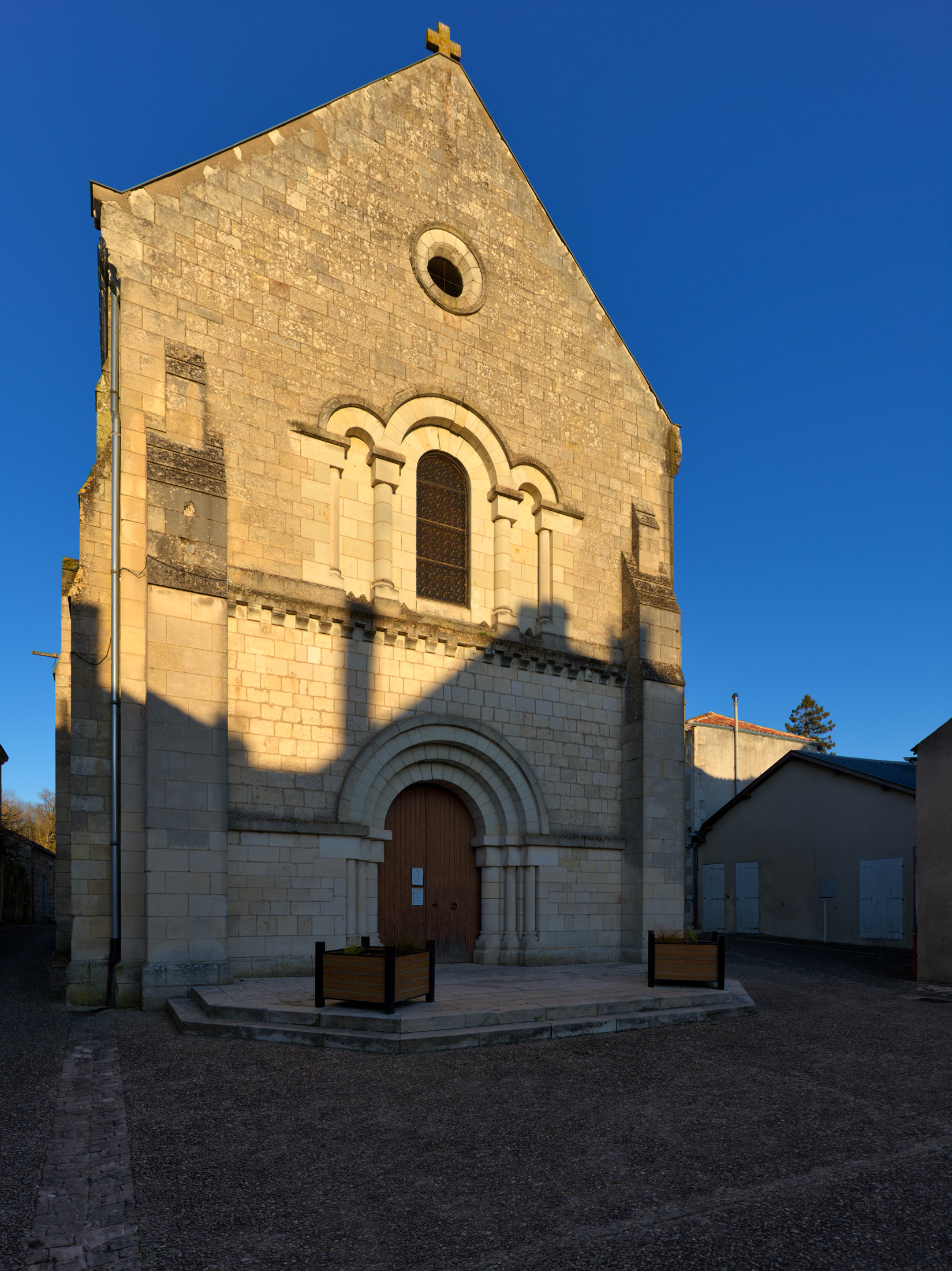Eglise du XIIième siècle, façade