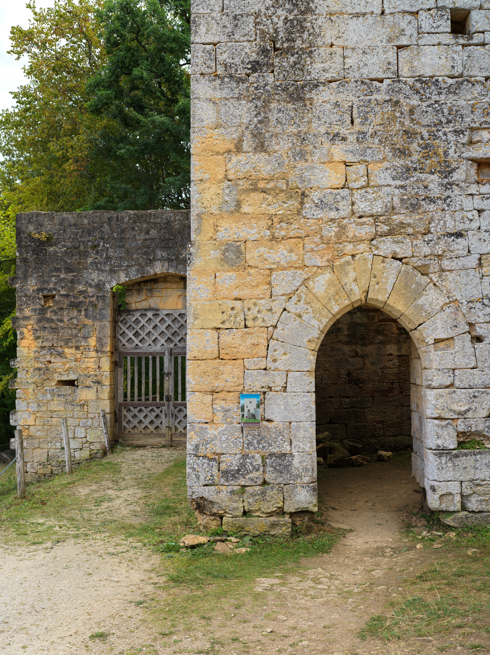 Château de Commarque, IX