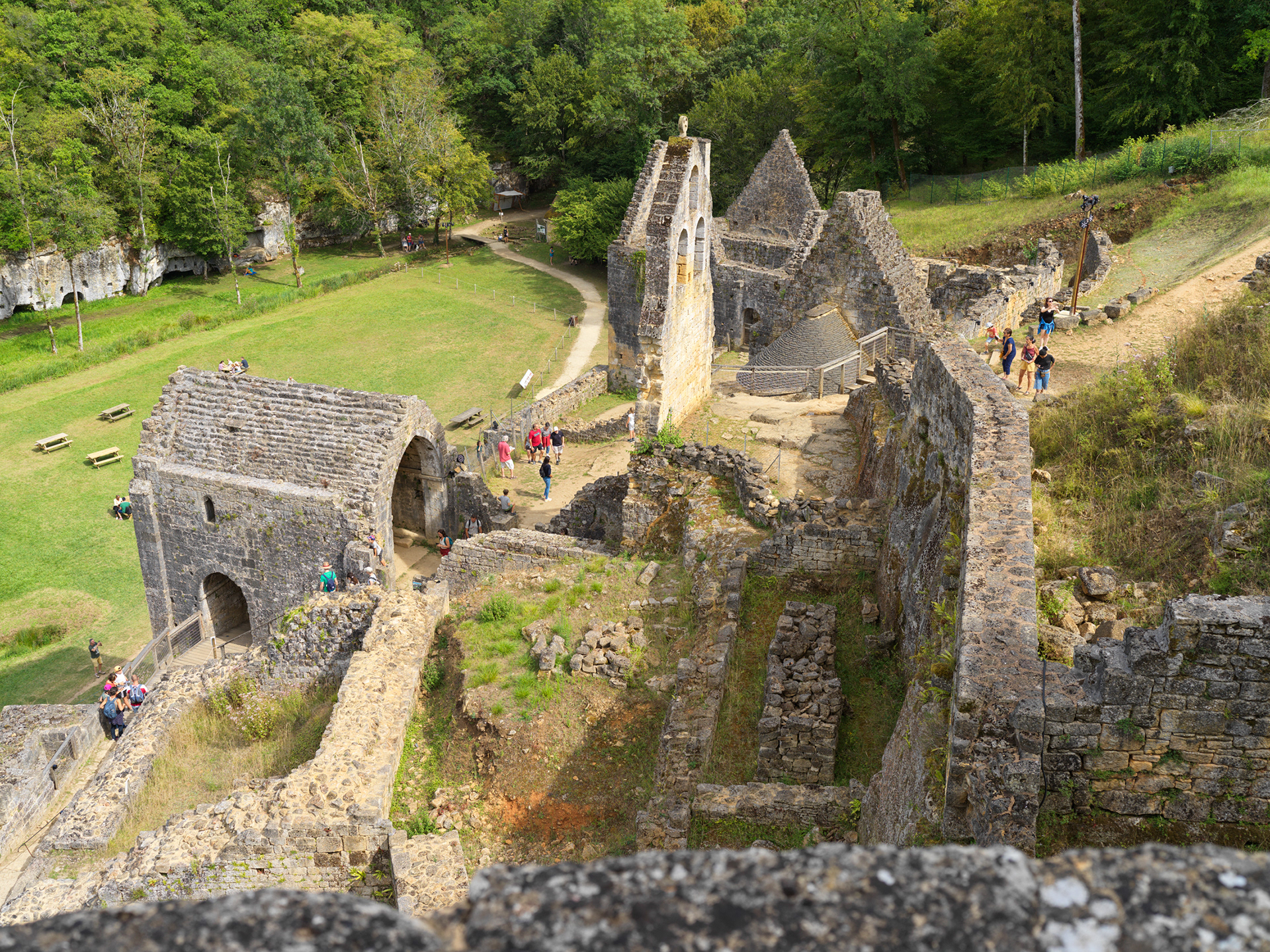 Château de Commarque, V