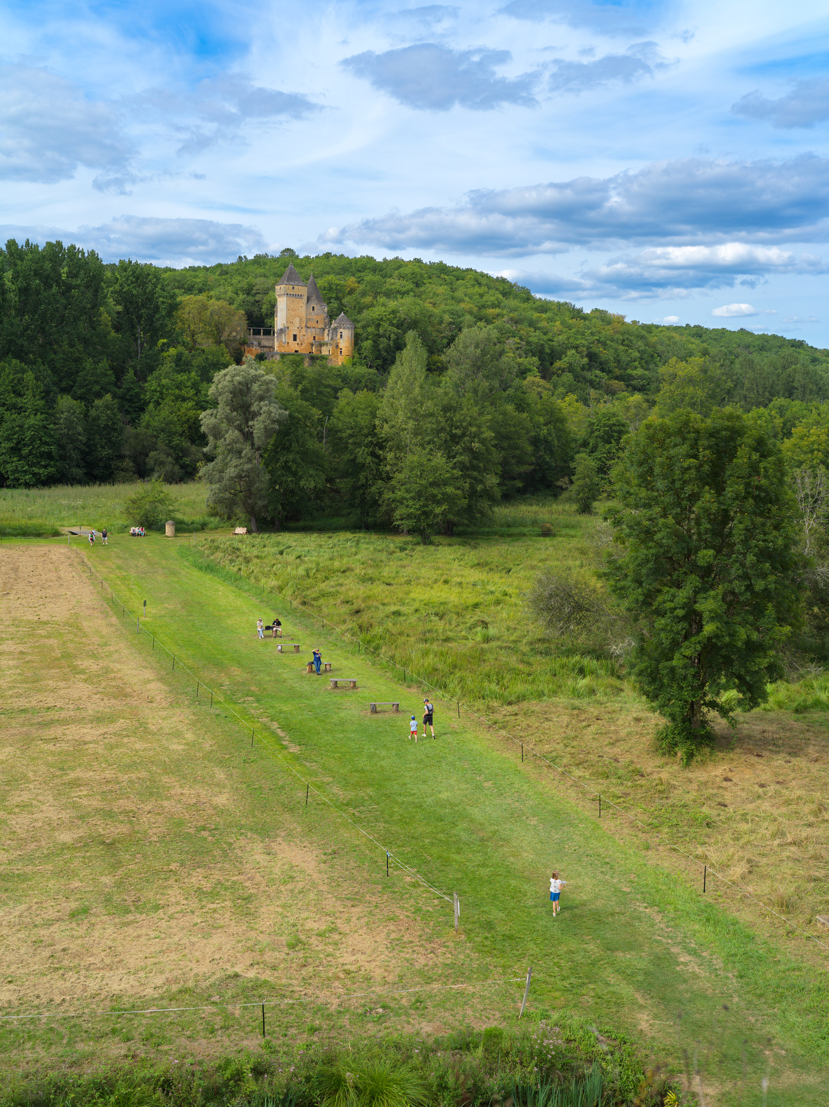 Vue du château de Laussel