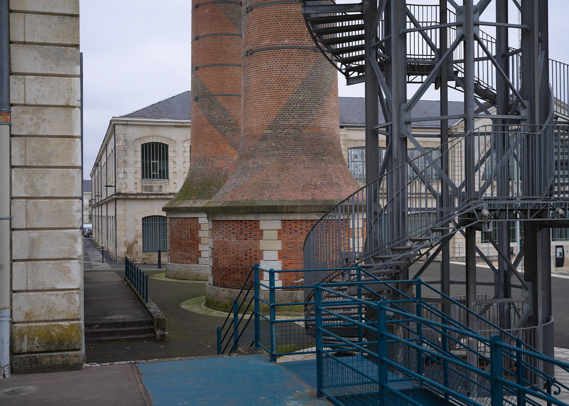 La Manu, vue des tours V. 40x50 cm. Jean Luc Vilmouth, Comme deux tours, 1994 © ADAGP, Paris, 2026