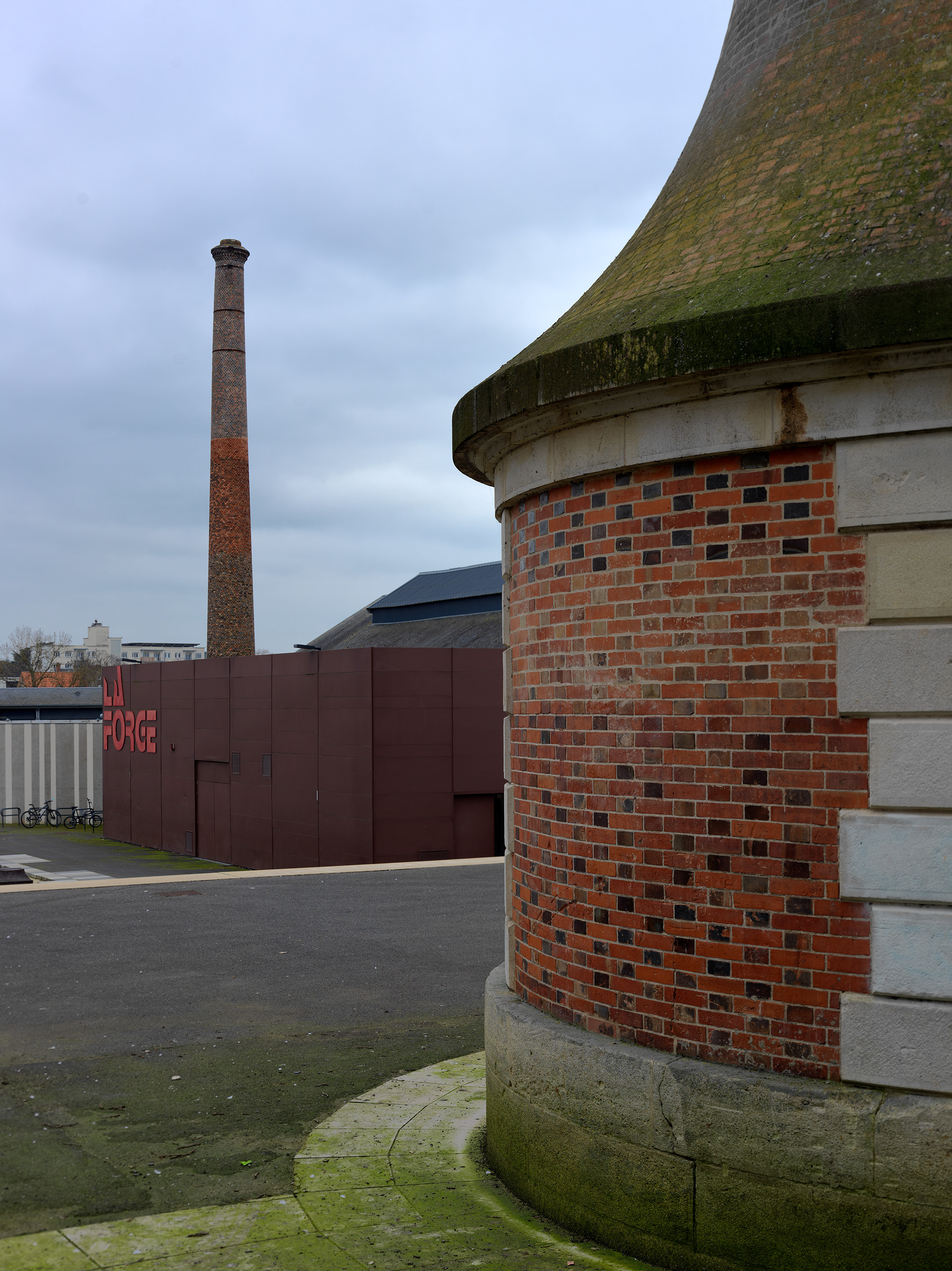 La Manu, vue des tours VIII. 40x50 cm. Jean Luc Vilmouth, Comme deux tours, 1994 © ADAGP, Paris, 2026