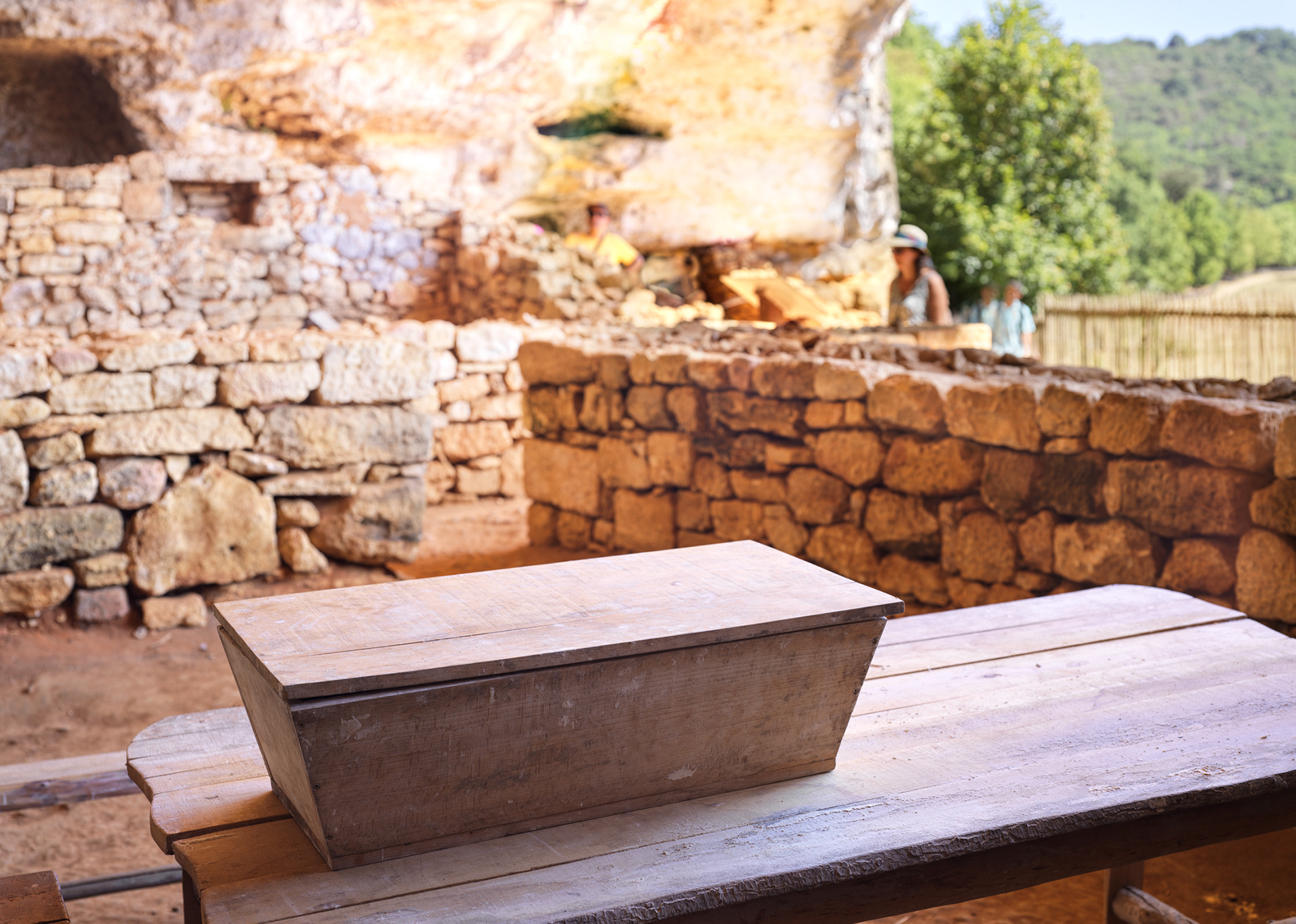 Village médiéval de la Madeleine, III