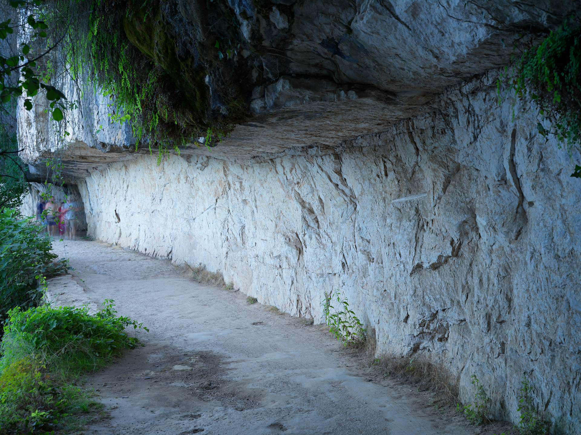Chemin de halage, section creusée dans la roche, II