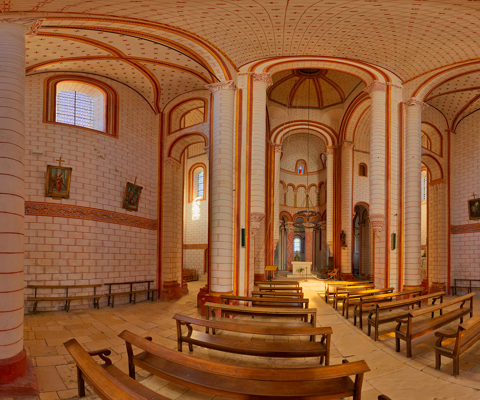 Collégiale Saint-Pierre, intérieur, V