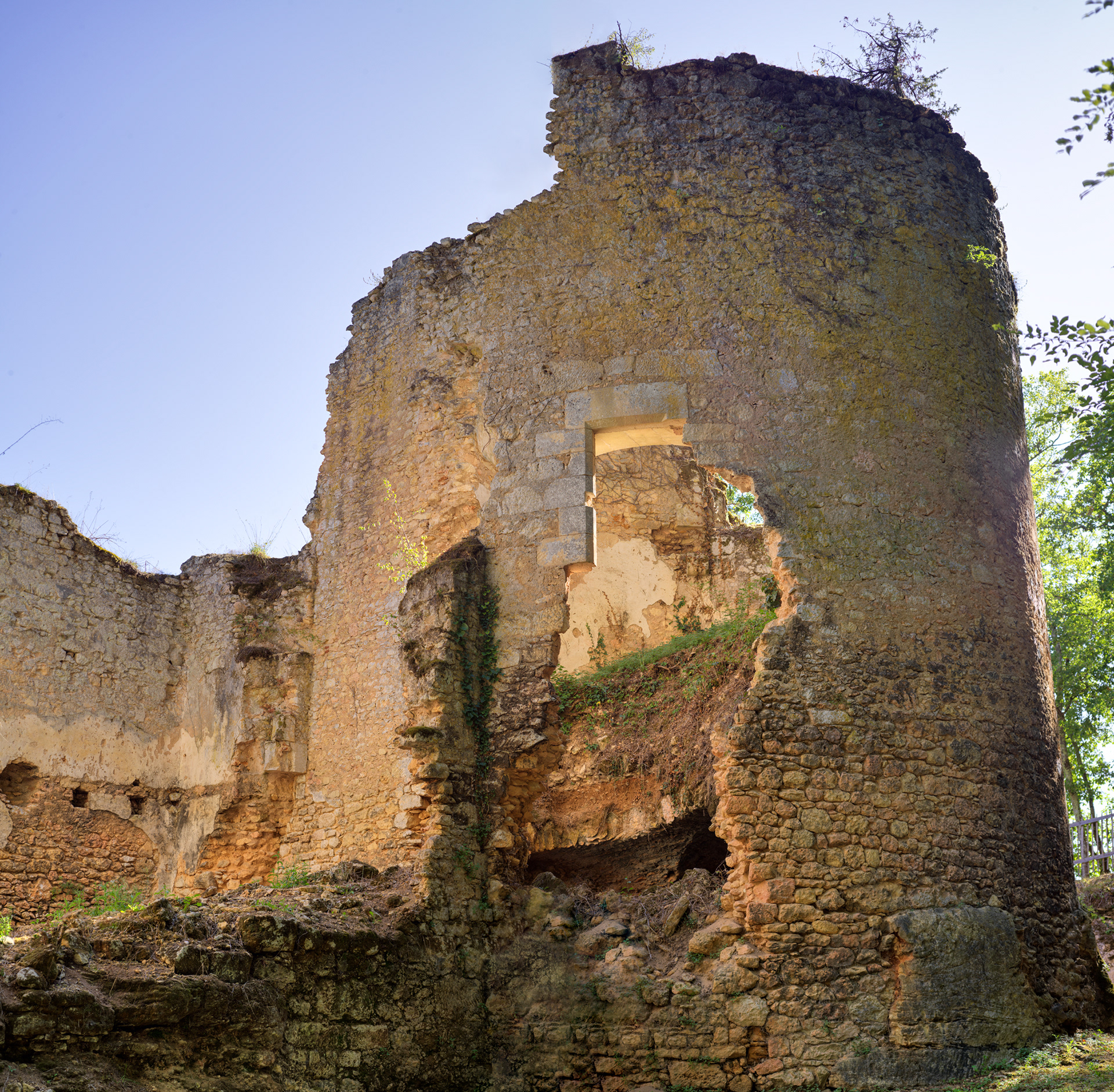 Village médiéval de la Madeleine, VI