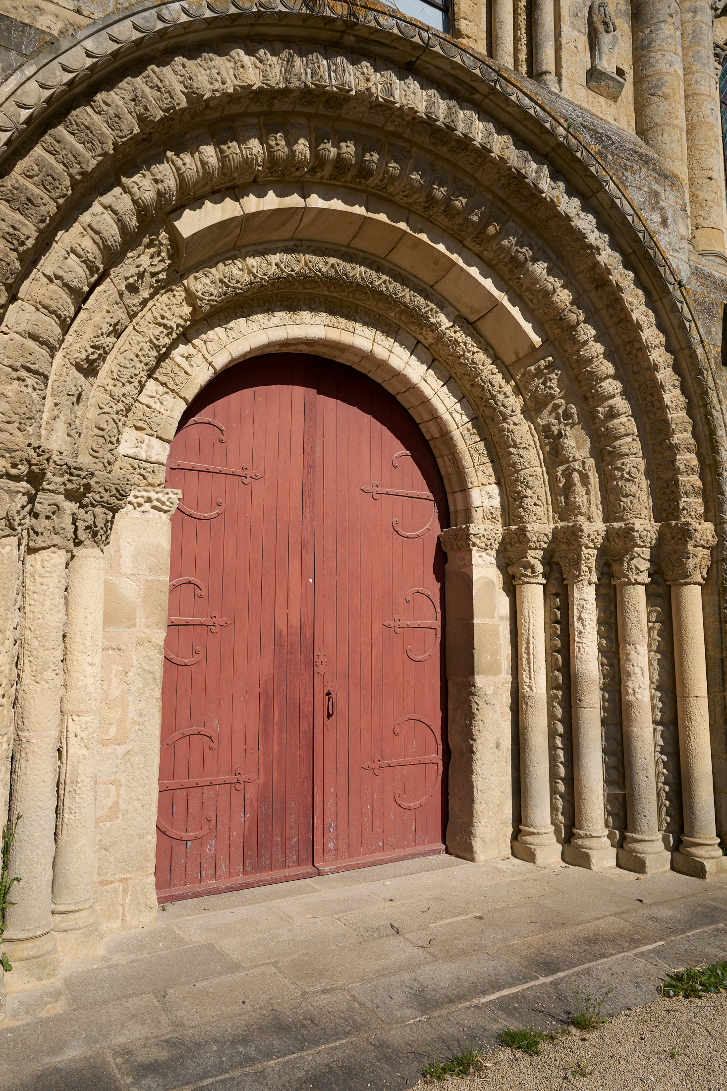 Eglise de Saint-Jouin de Marne, entrée principale