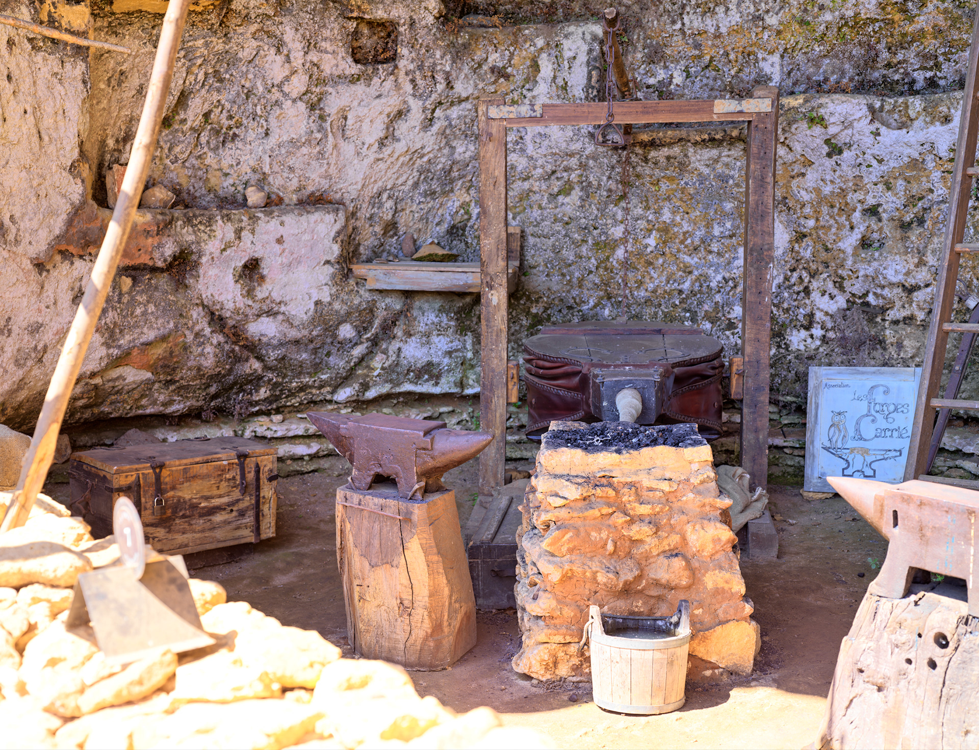 Village médiéval de la Madeleine, IV