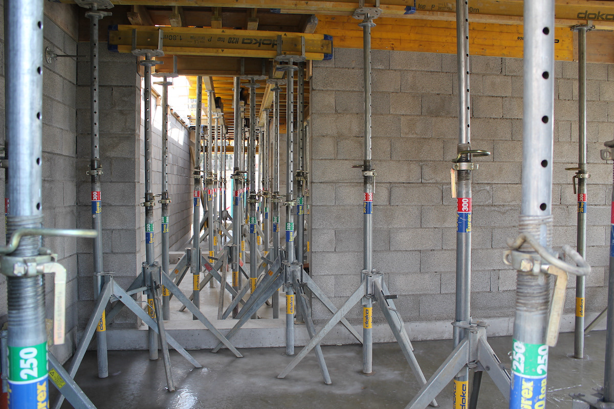 les stropních podpěr 