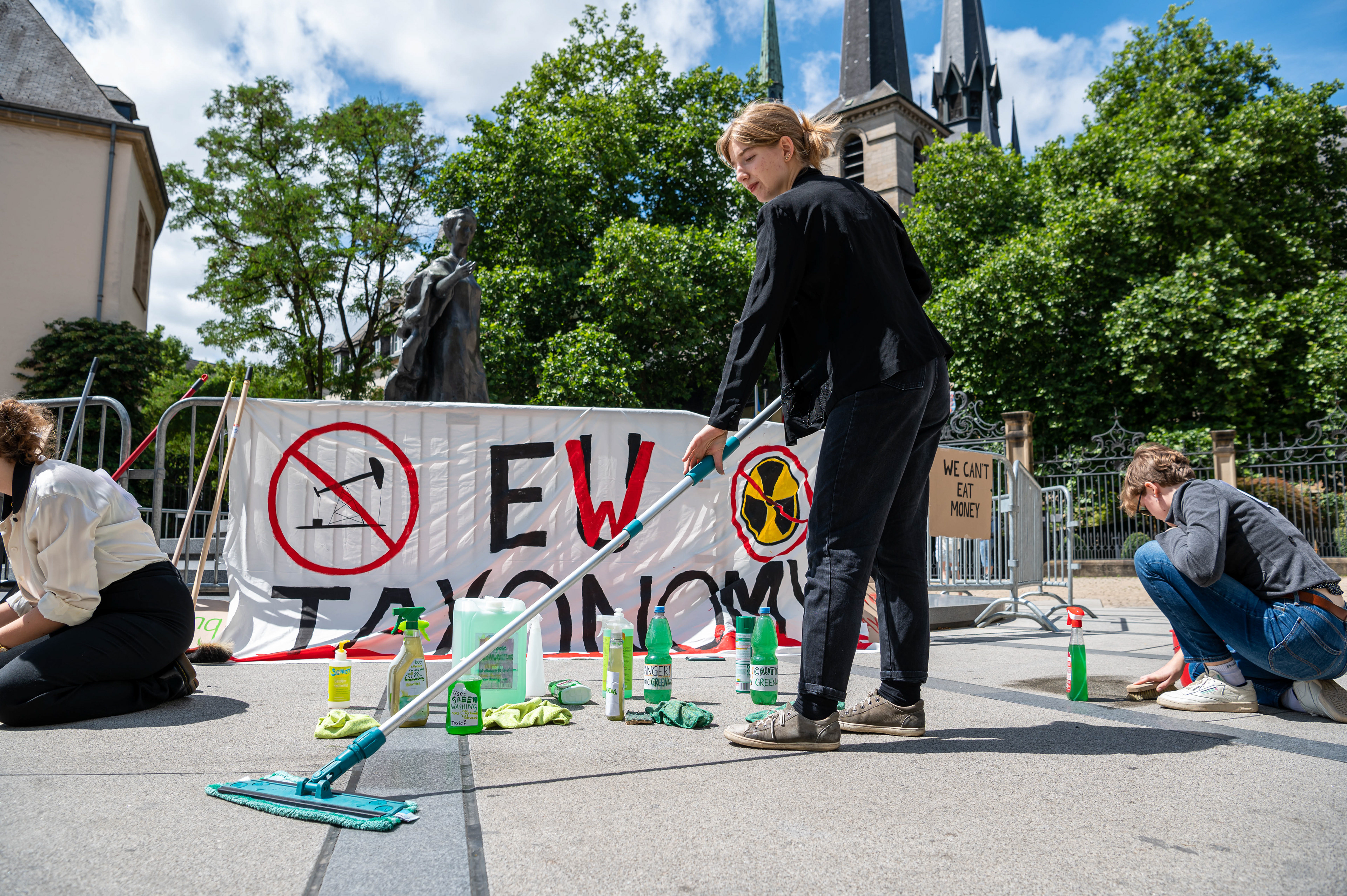 Youth for Climate: Suit up Against Greenwashing - 25.6.2022