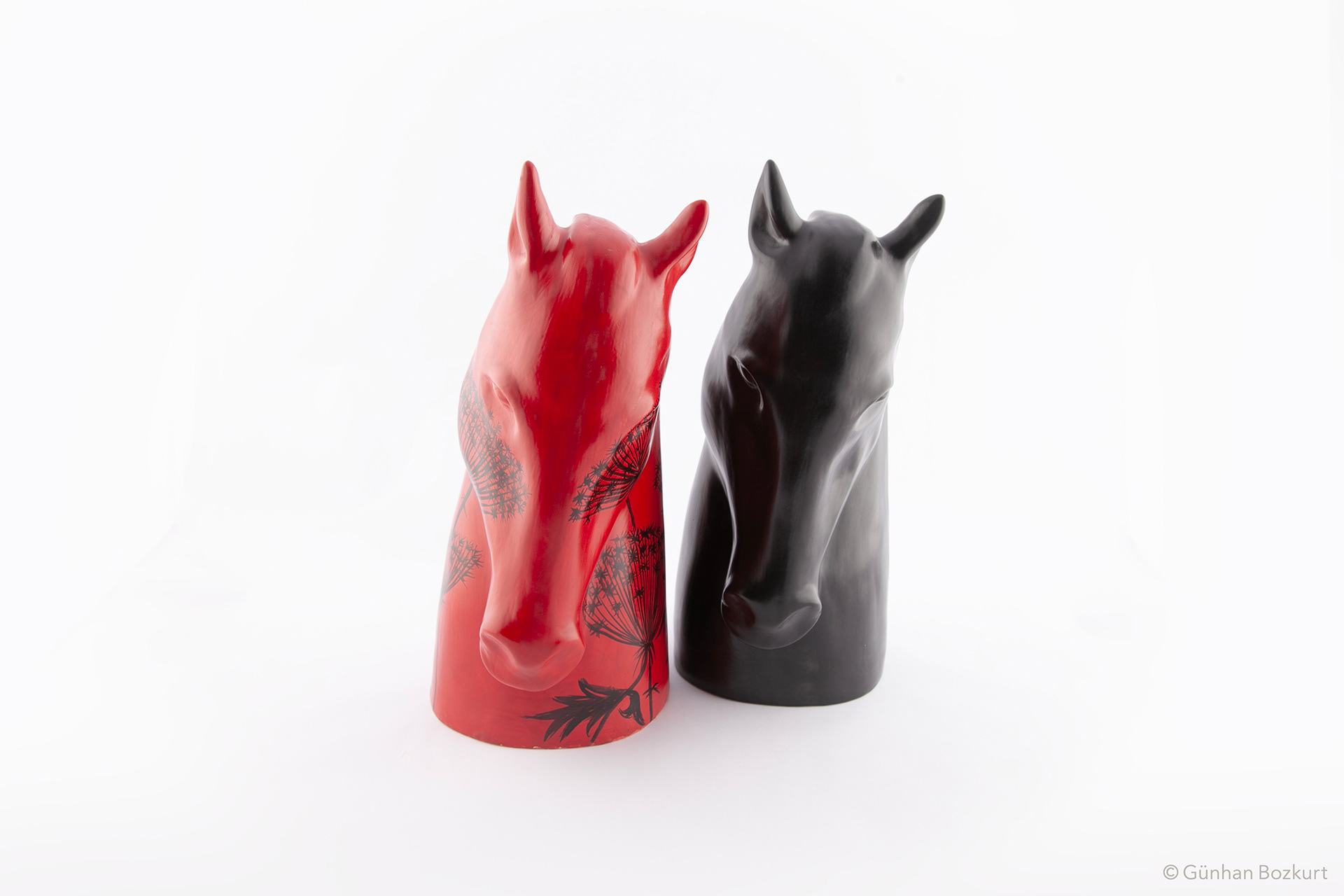 Horses / ceramic sculptures, each h. 31 cm, w. 16 cm