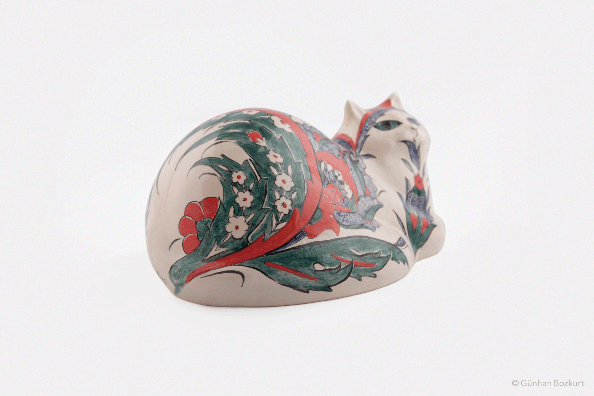  Cat / ceramic sculpture, h. 13 cm, w. 25 cm