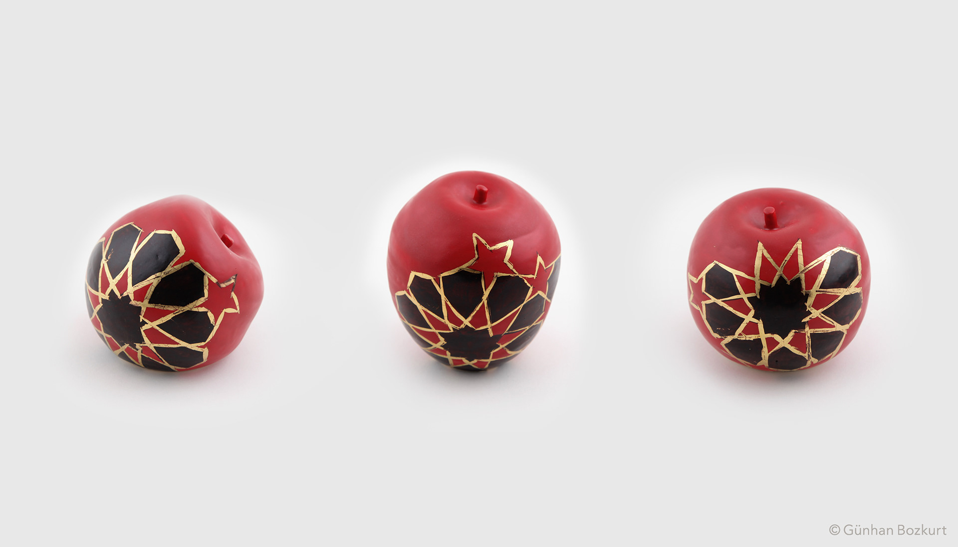 Apples / ceramic sculptures, each h. 5–8 cm