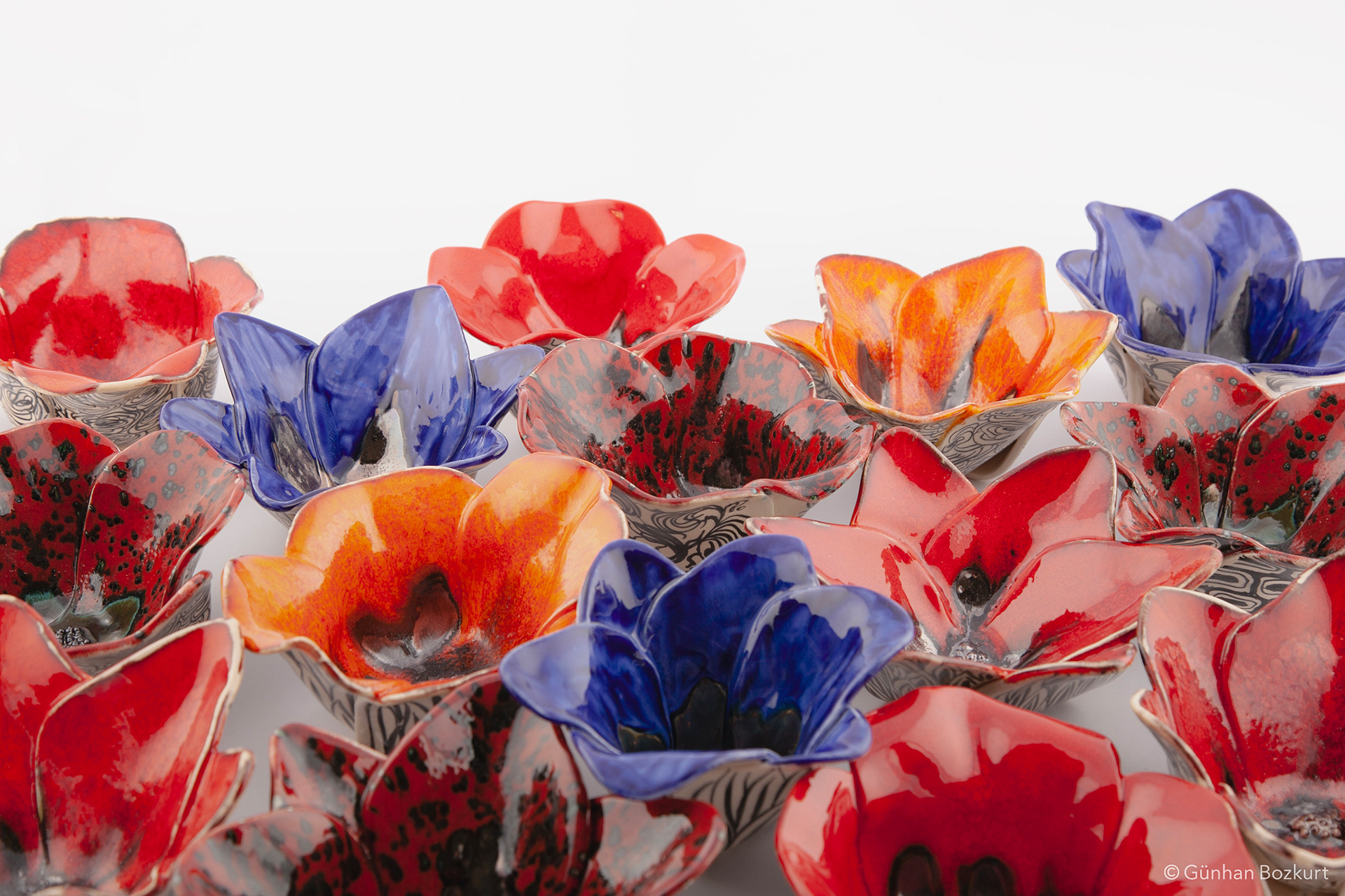 Tulips / ceramic bowls, each Ø 13–16 cm h. 10–12 cm