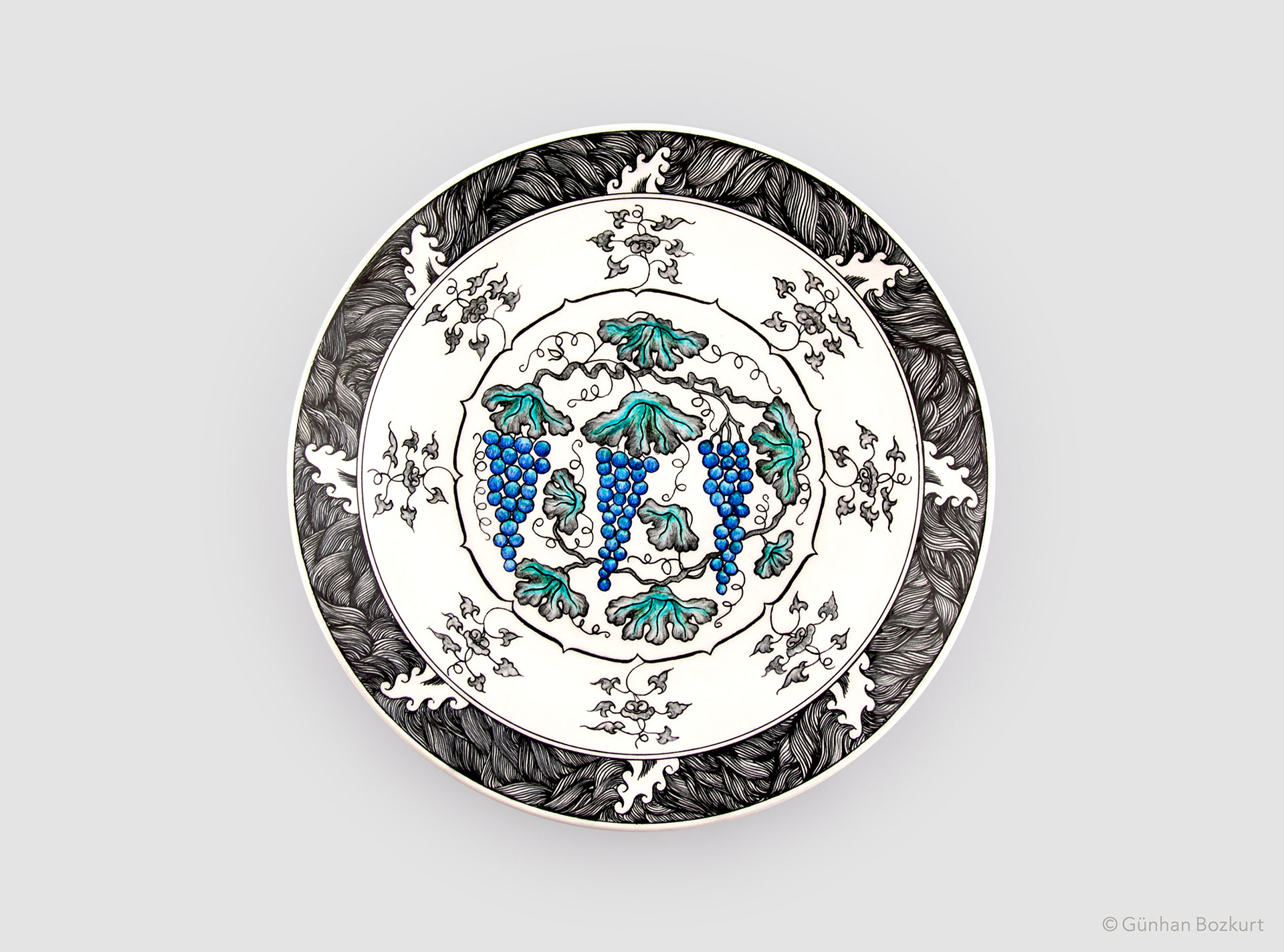 Based on an original Iznik charger, c. 1550–70. Private Collection, Istanbul / ceramic plate, Ø 30 cm