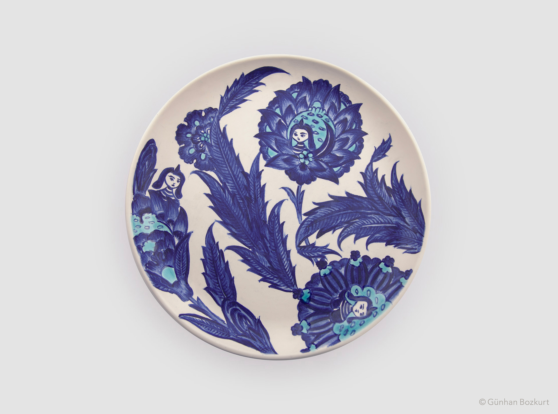 Blue-White Sirens / ceramic plate, Ø 27 cm