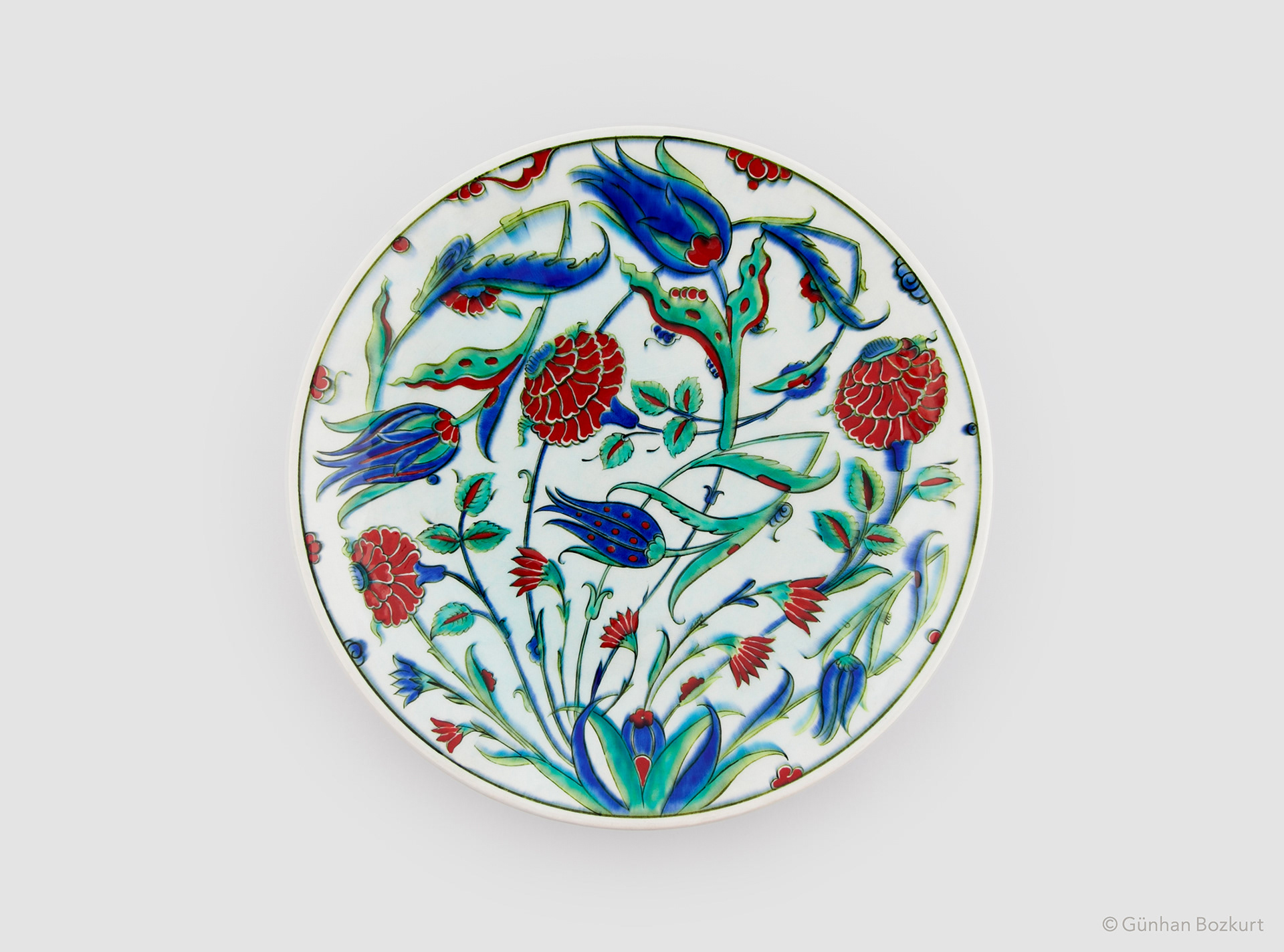 Based on an original Iznik dish, c. 1575. Mathey Collection, Malibu / ceramic plate, Ø 30 cm