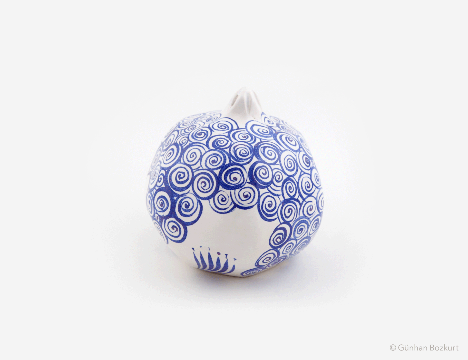 Wavy Pomegranate / ceramic sculpture, h. 11 cm