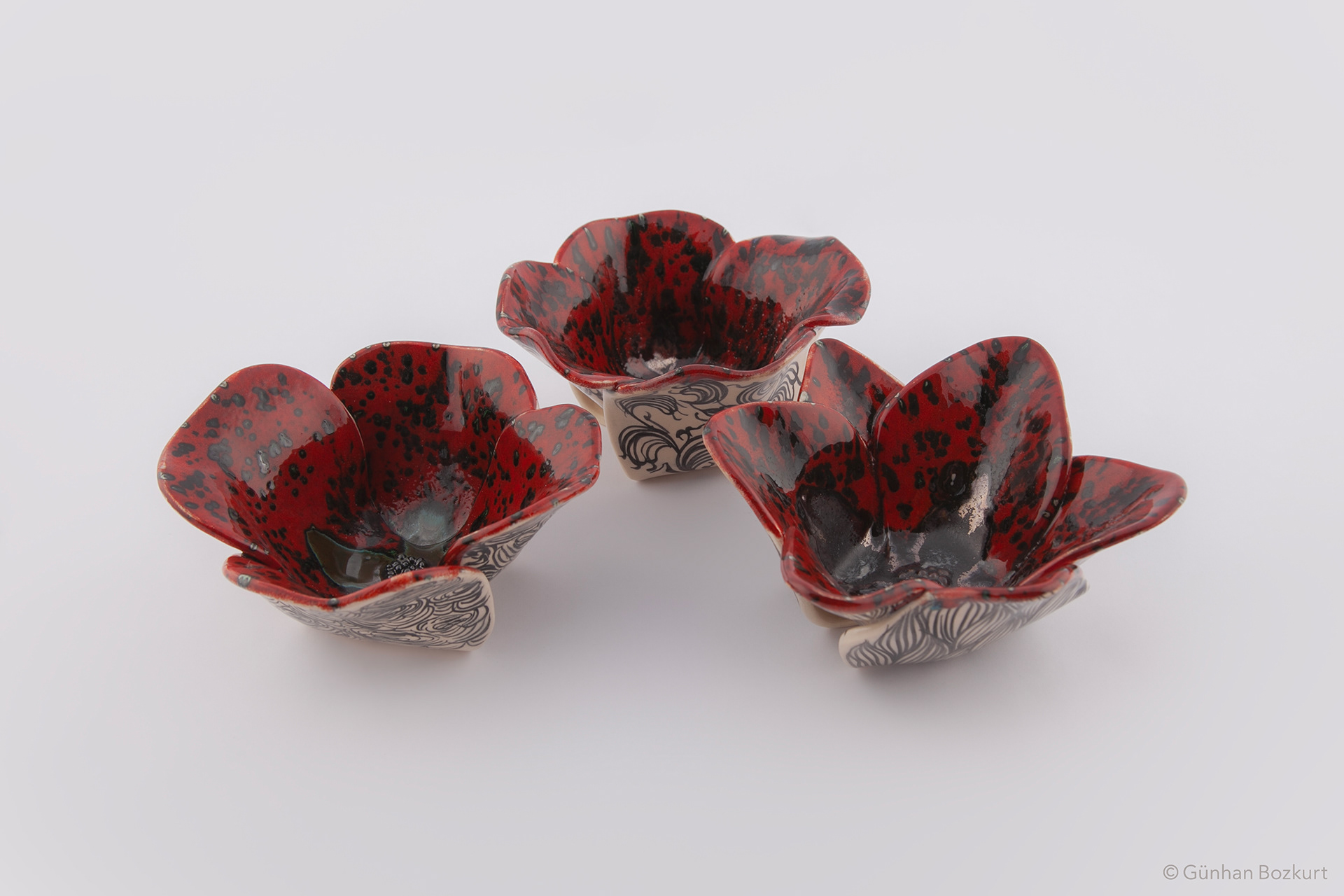 Tulips / ceramic bowls, each Ø 13–16 cm h. 10–12 cm
