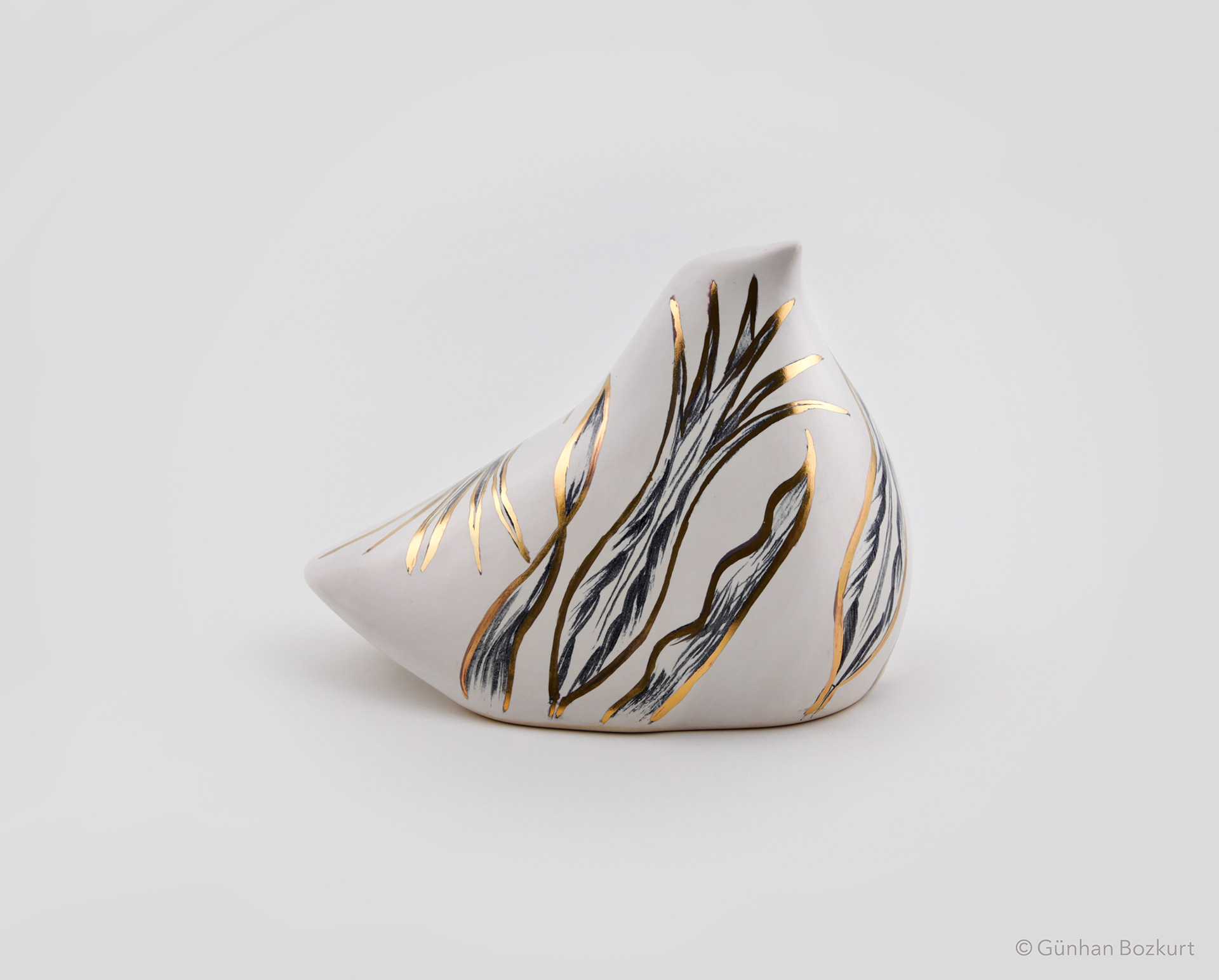 Bird / ceramic sculpture, h. 13 cm, w. 17 cm