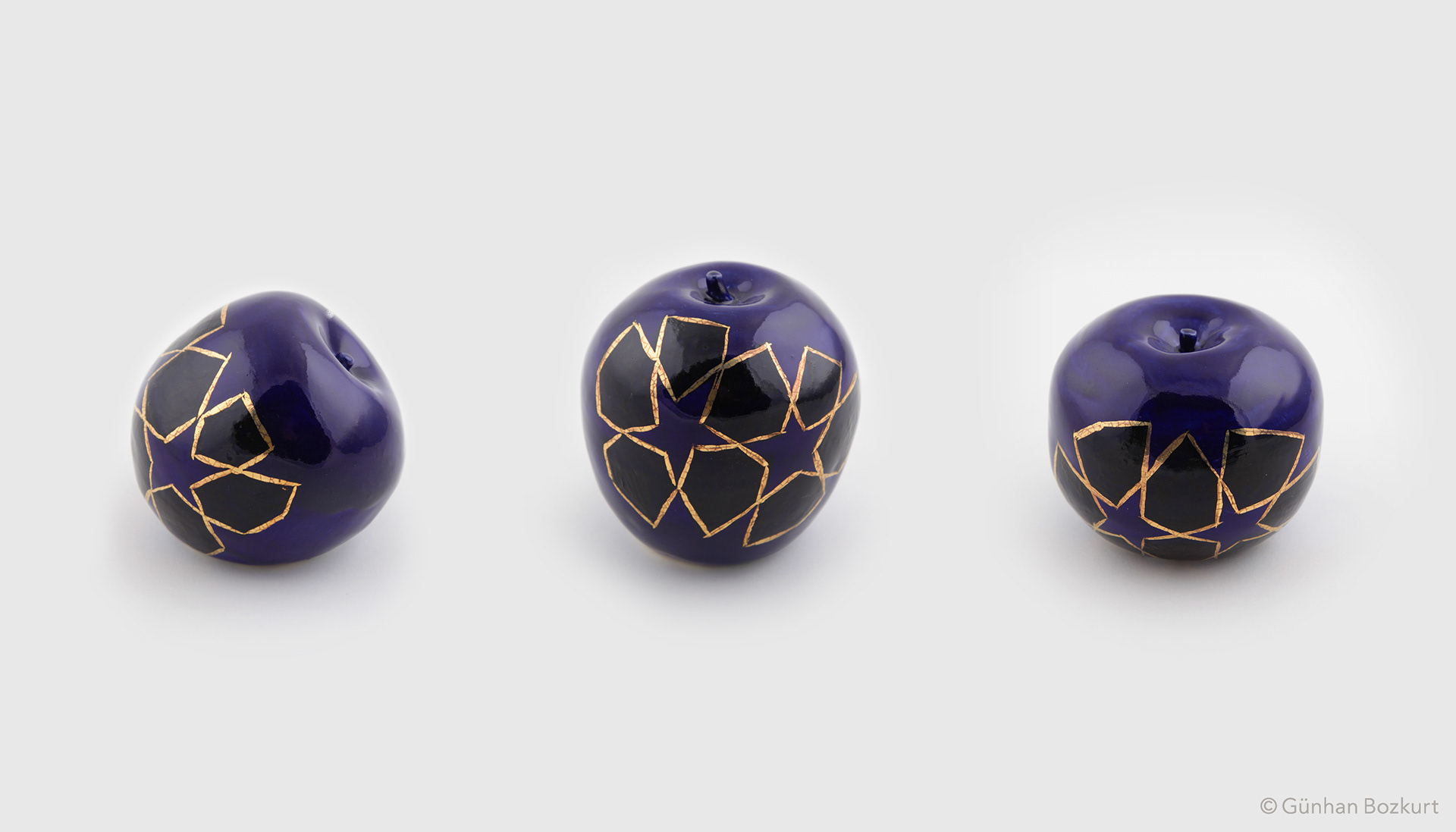 Apples / ceramic sculptures, each h. 5–8 cm