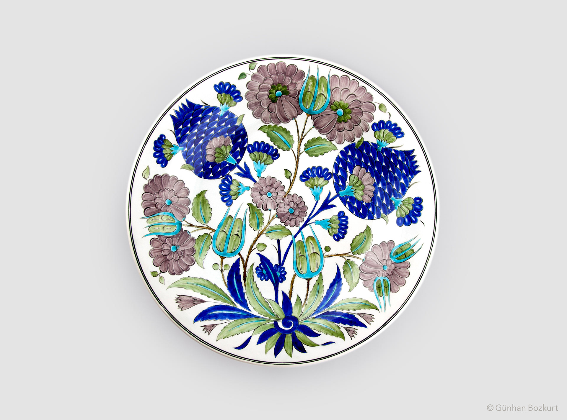 Based on an original Iznik rimless, shallow dish, c. 1545-50. Homayzi Collection, Kuwait / ceramic plate, Ø 40 cm