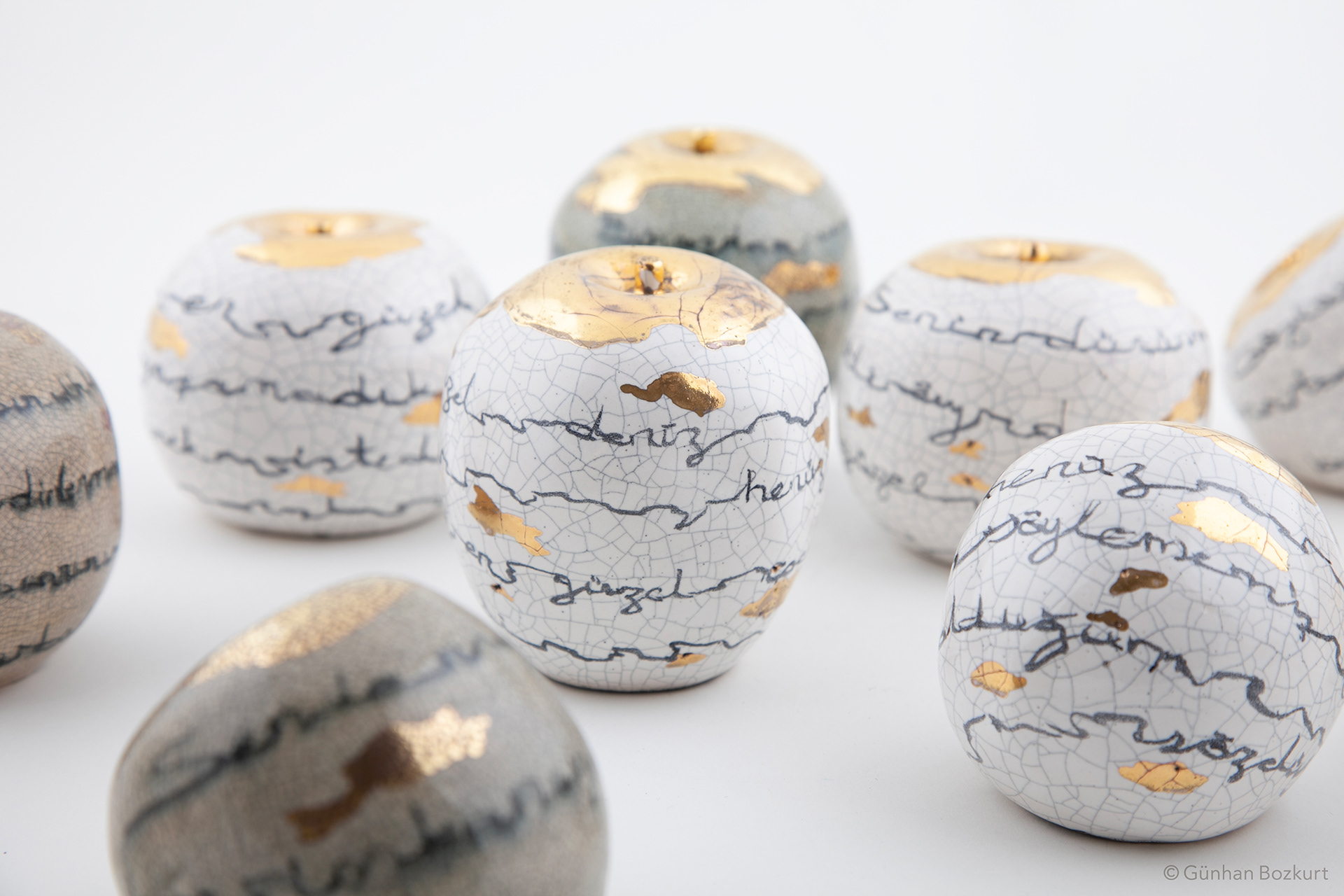 Nazim Apples / ceramic sculptures, each h. 5–8 cm
