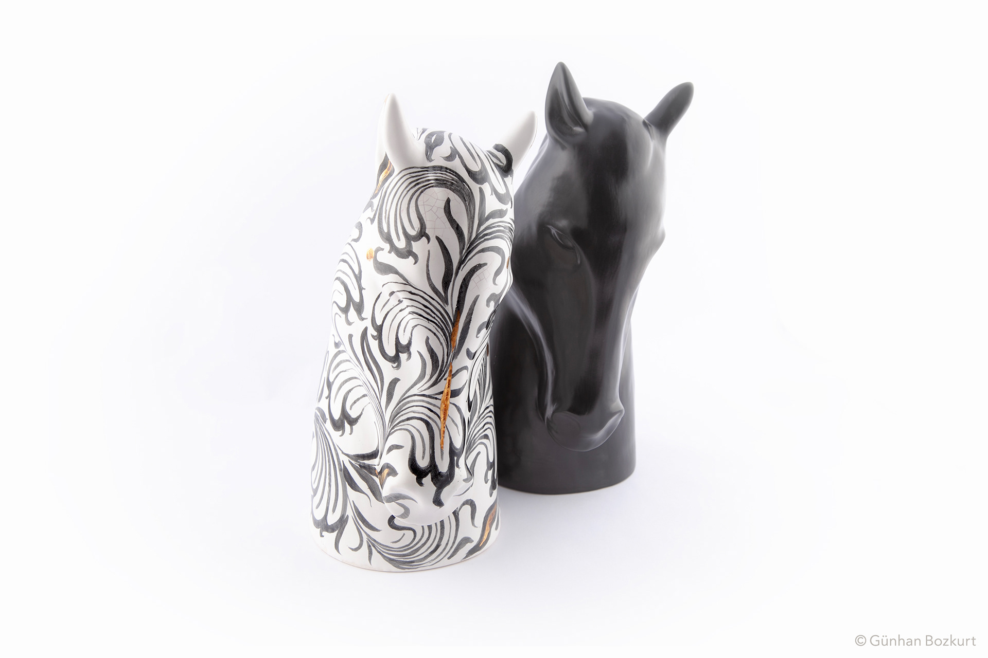 Horses / ceramic sculptures, each h. 31 cm, w. 16 cm
