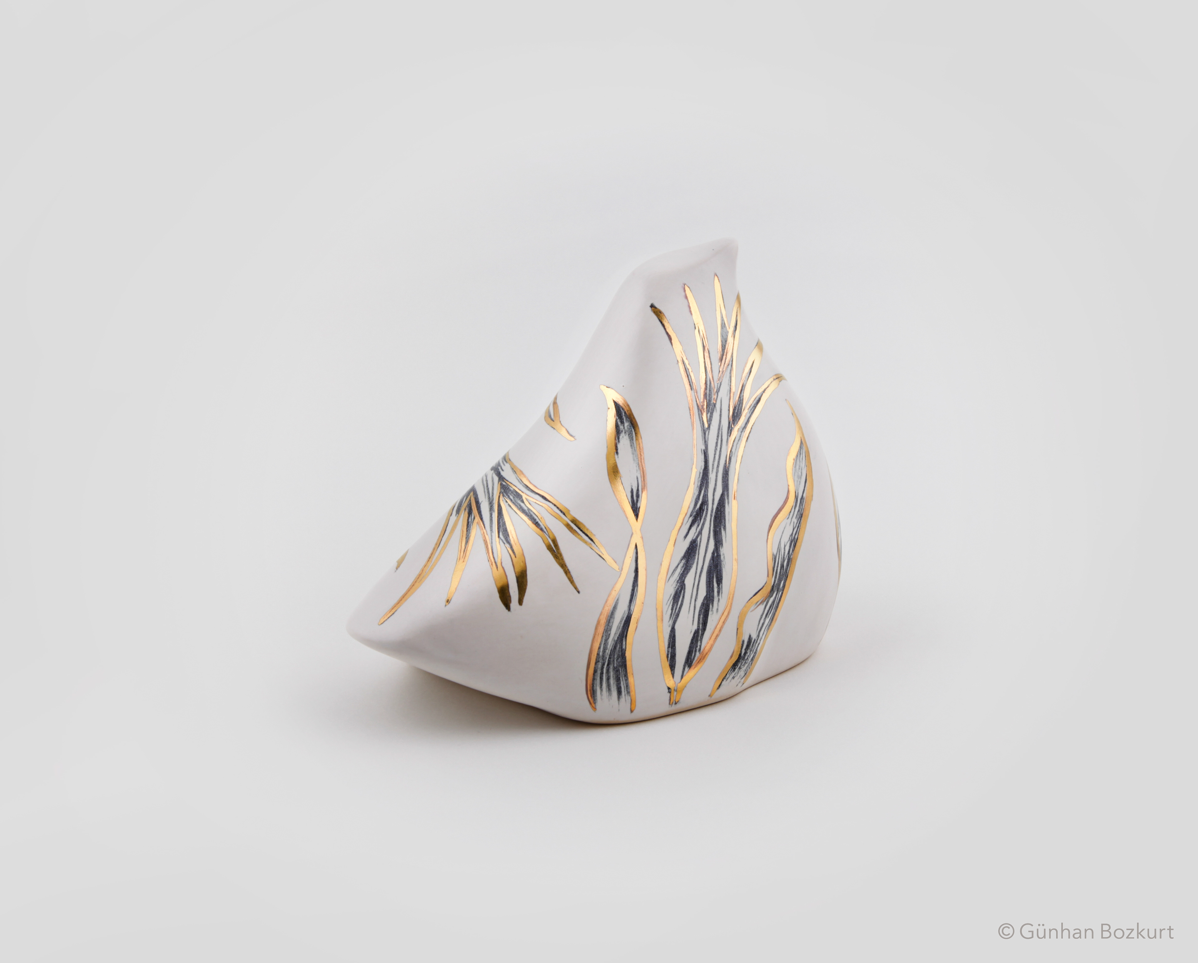 Bird / ceramic sculpture, h. 13 cm, w. 17 cm