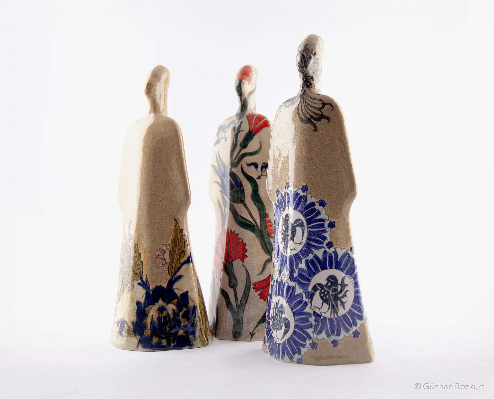 Women Figures in Kaftans / ceramic sculptures, each h. 38 cm, w. 13 cm