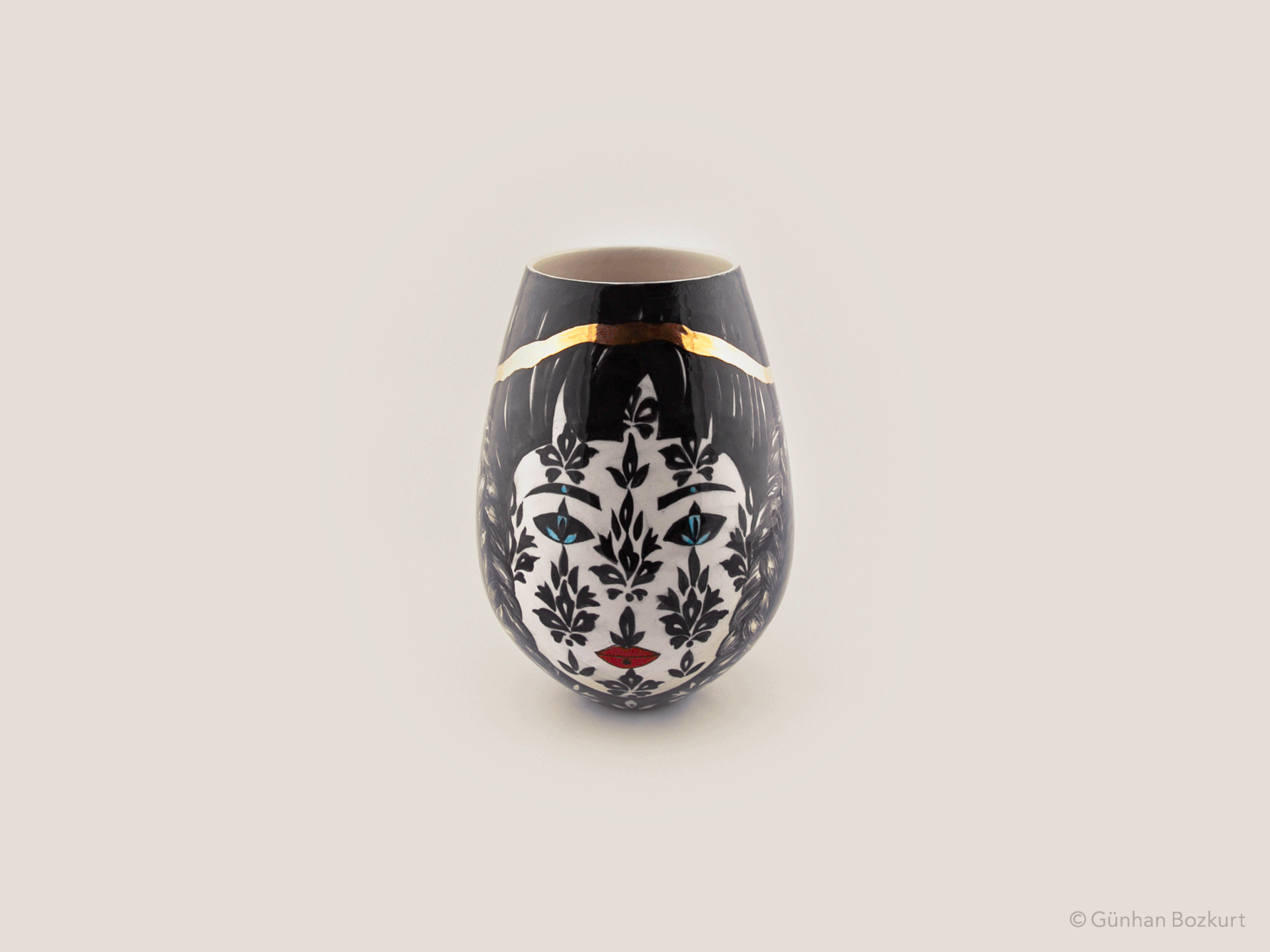 The Sultan with Braids / ceramic vase, Ø 15 cm, h. 25 cm
