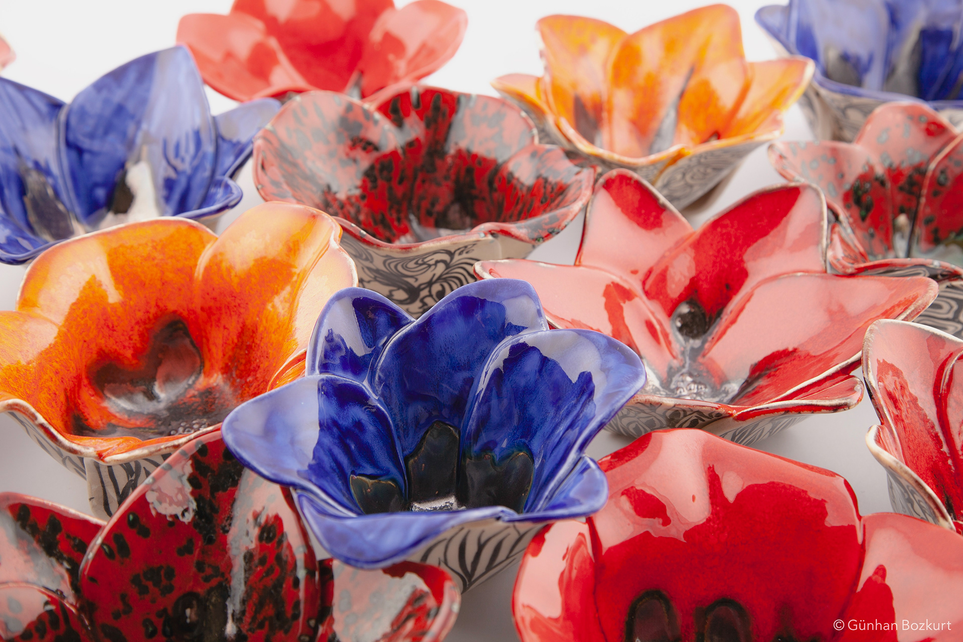 Tulips / ceramic bowls, each Ø 13–16 cm h. 10–12 cm