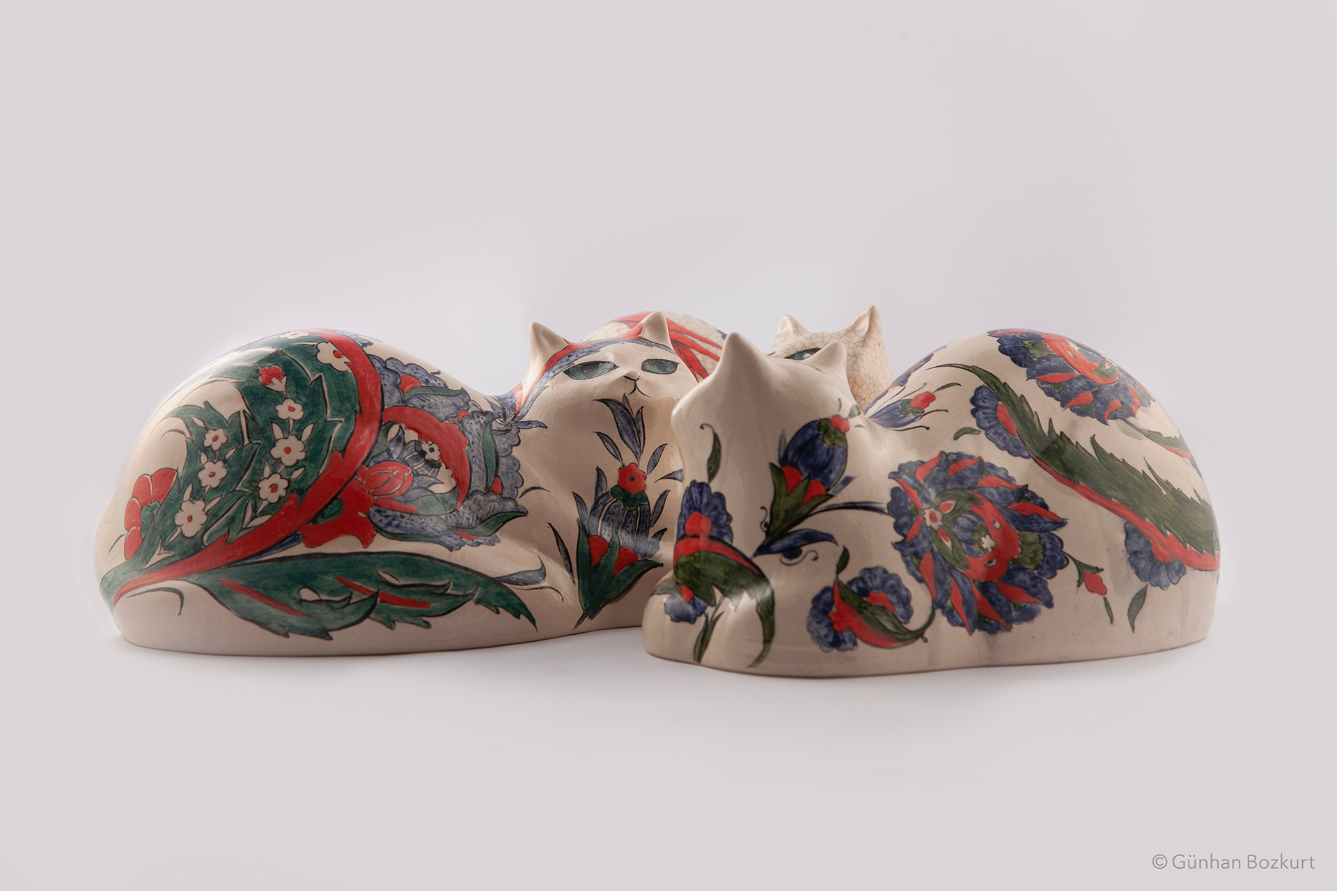  Cats / ceramic sculptures, each h. 13 cm, w. 25 cm