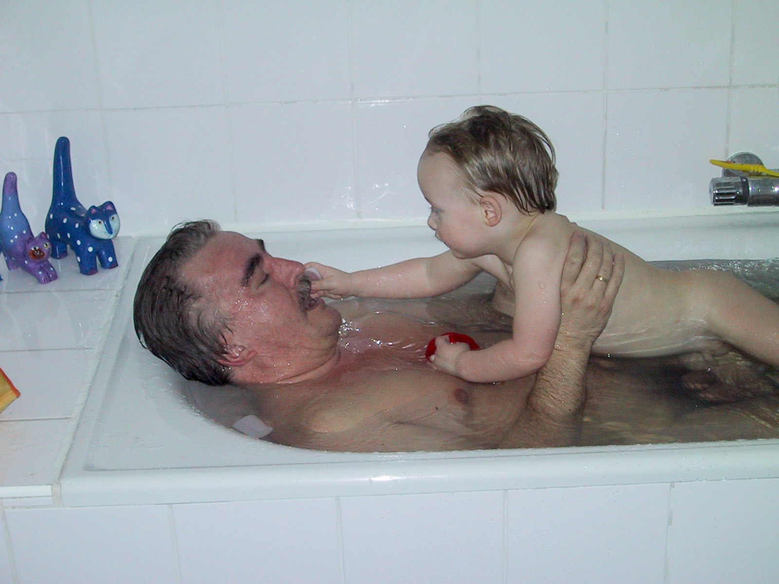 In bad met Ome Koen.