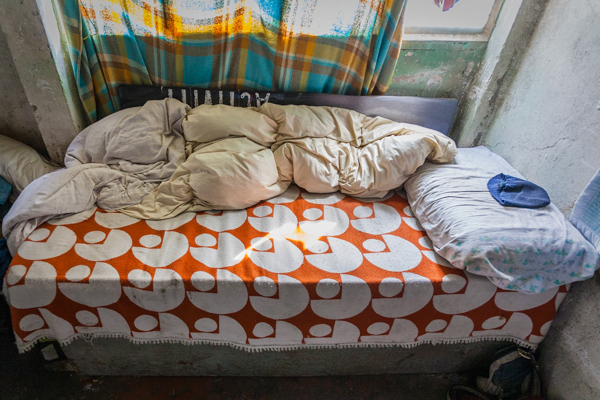 Clinker Motel, 2010. Alcune abitazioni e oggetti di uso comune.