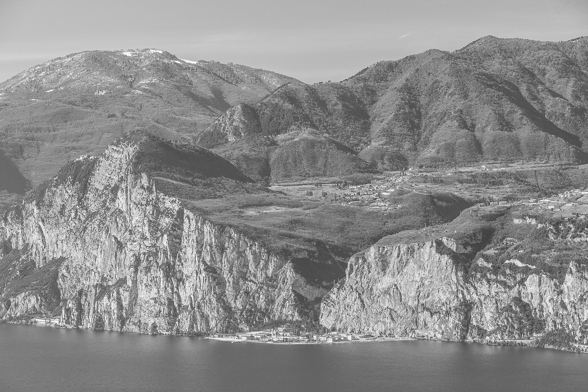 Il lago di carta
