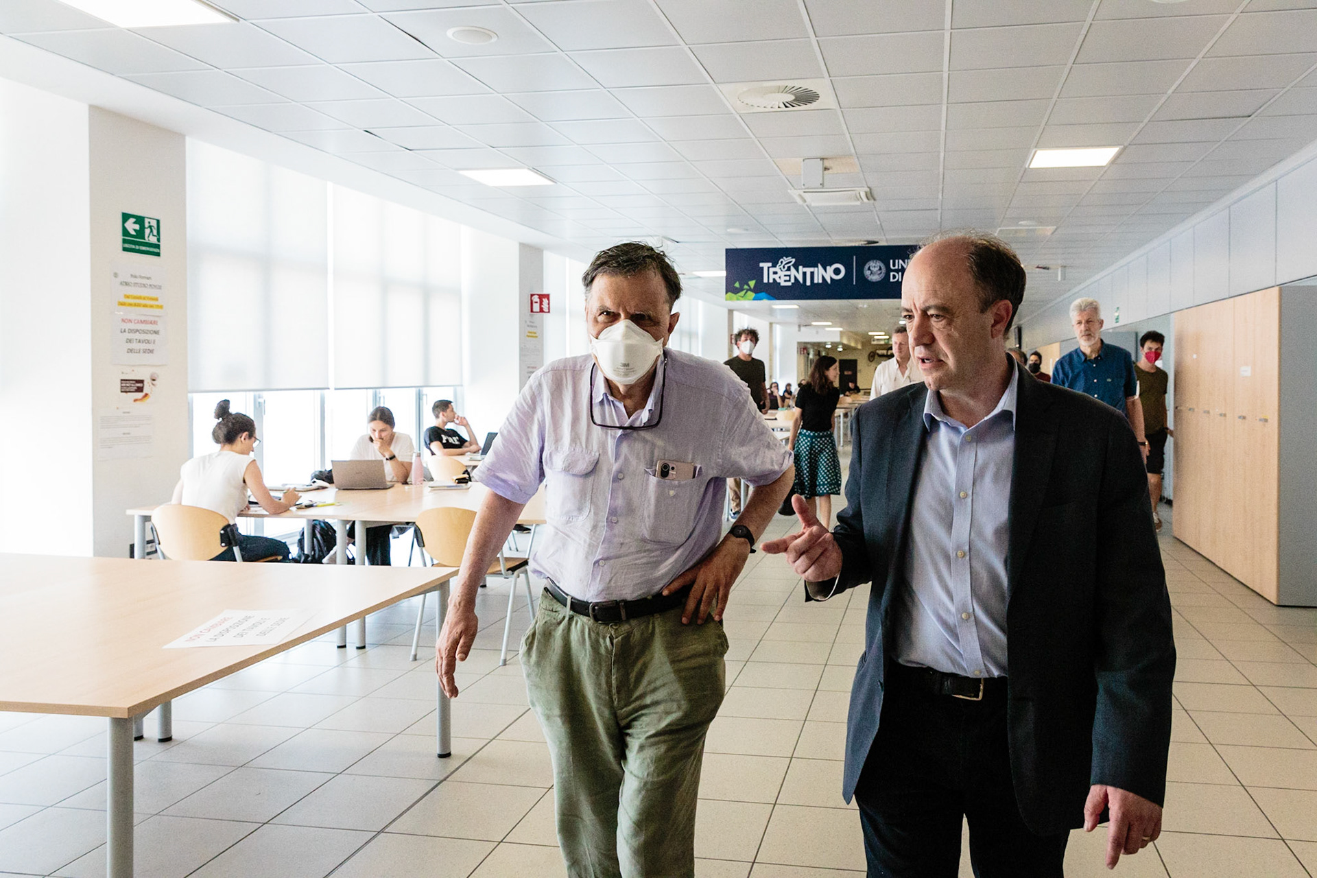 29 giugno, Povo, Conferenza prof. Parisi. Il rettore Flavio Deflorian a destra e il prof. Giorgo Parisi.