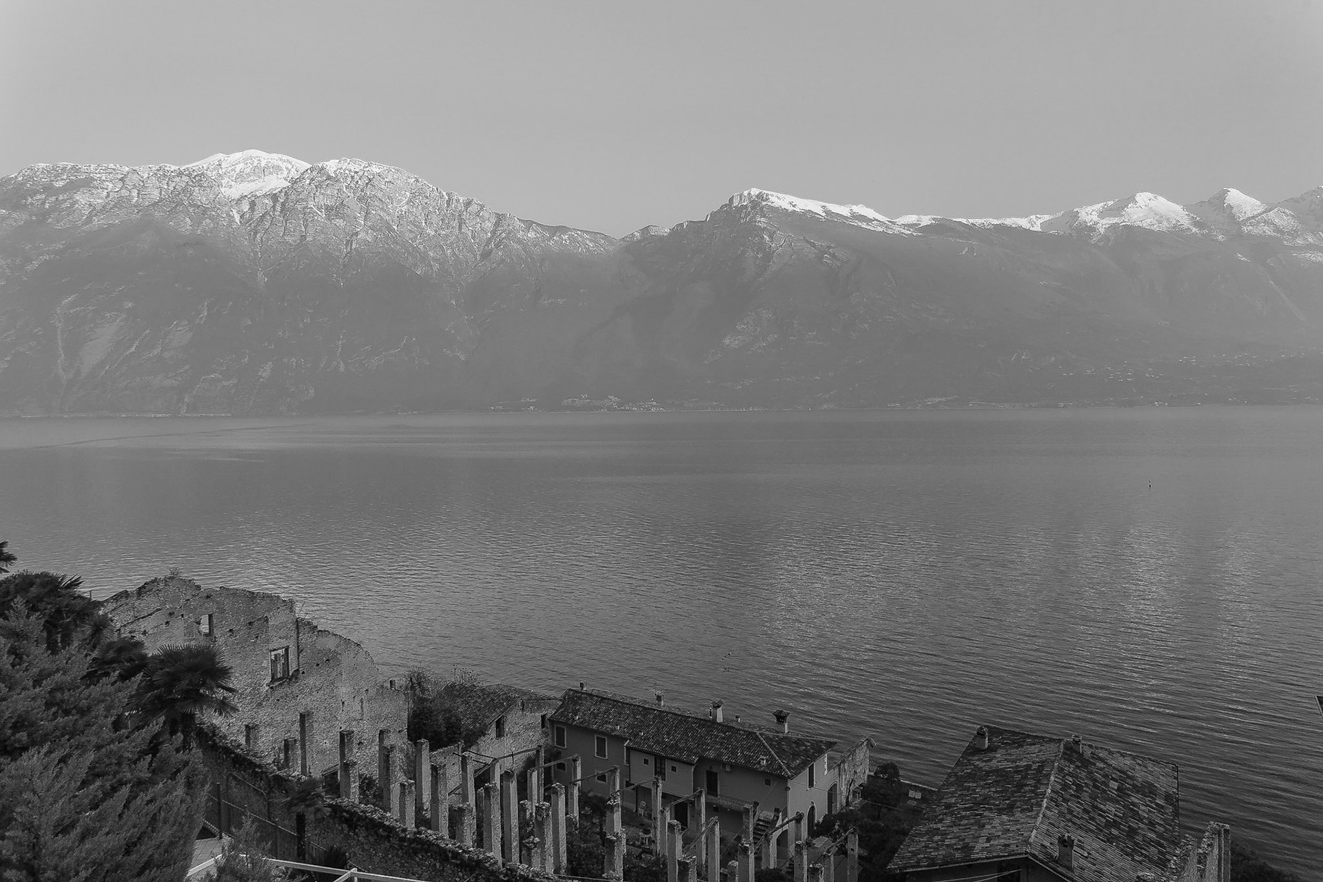 Il lago di carta