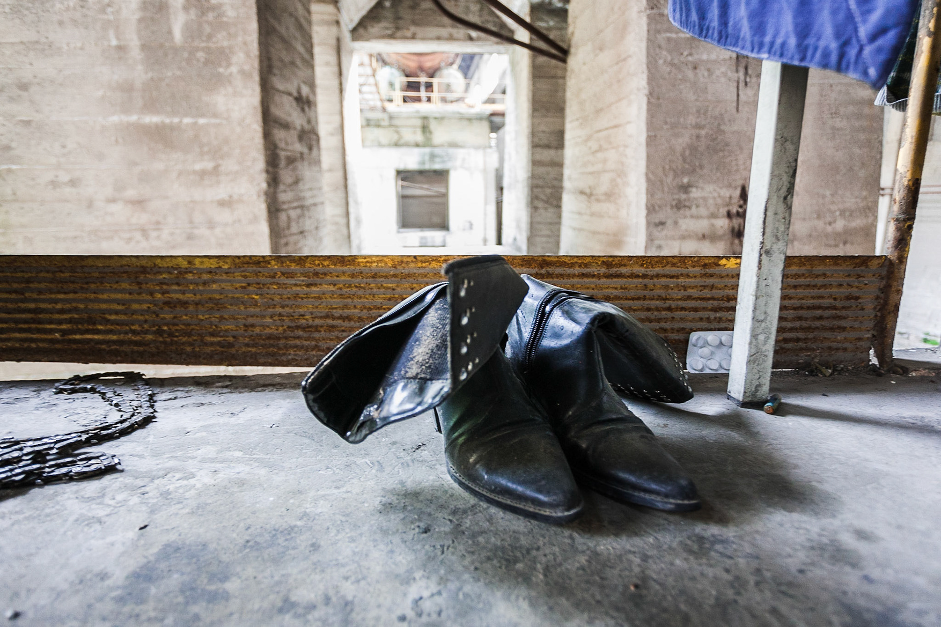 Clinker Motel, 2010. Alcune abitazioni e oggetti di uso comune.