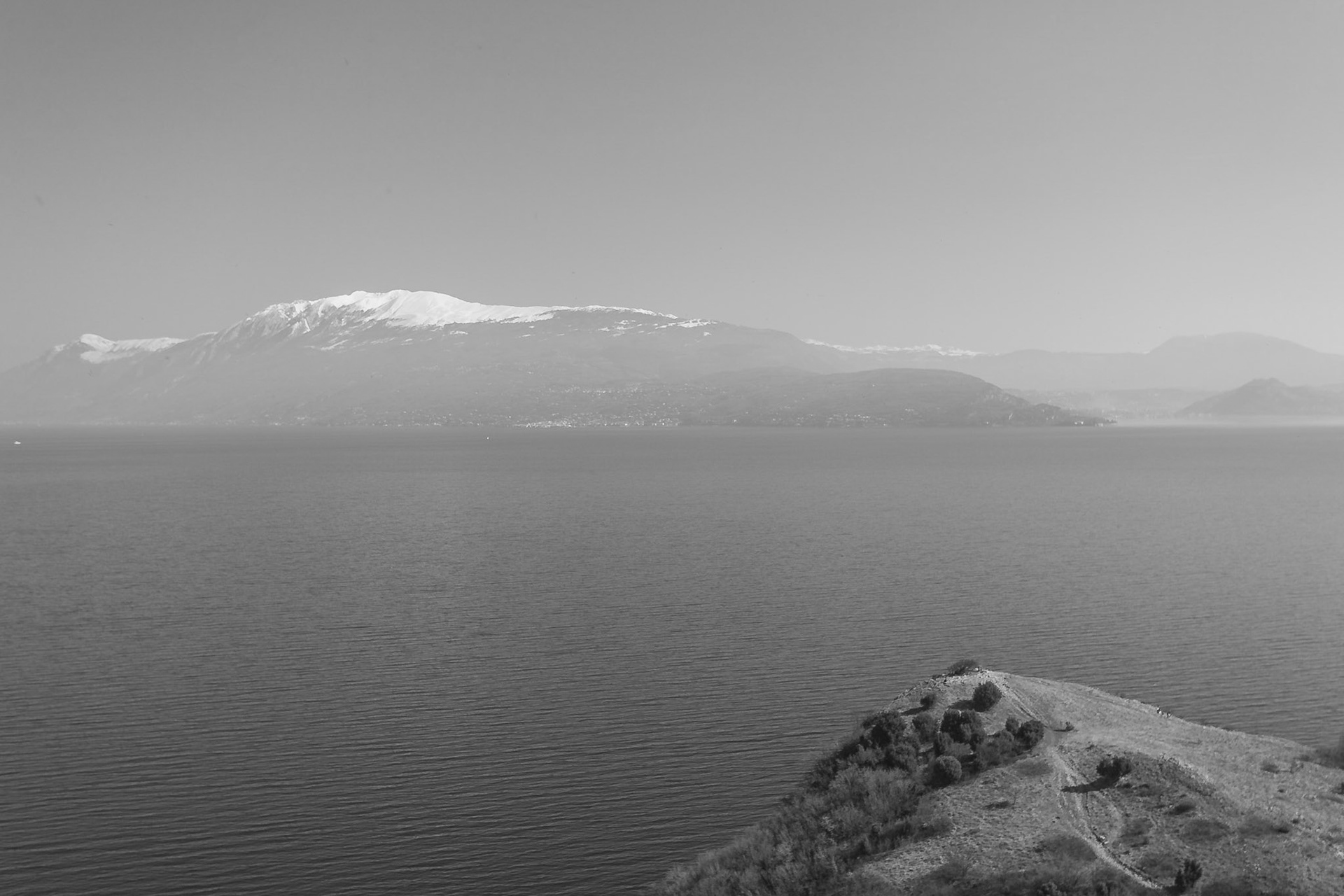 Il lago di carta