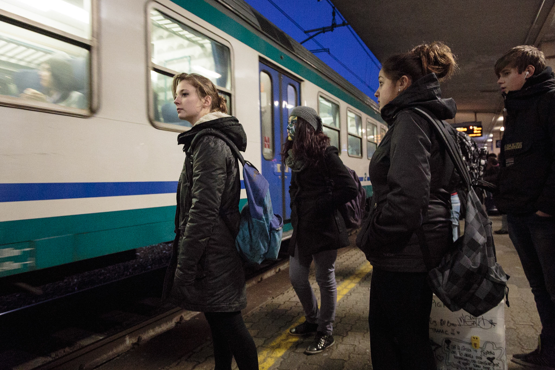 A Nord di Trento A Sud di Bolzano, pendolari, stazione di Trento, treni verso Nord.