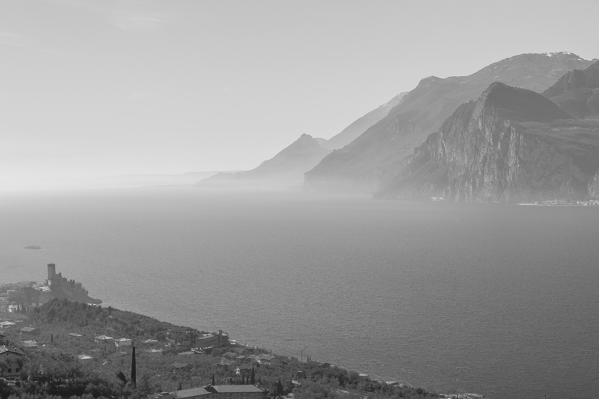 Il lago di carta