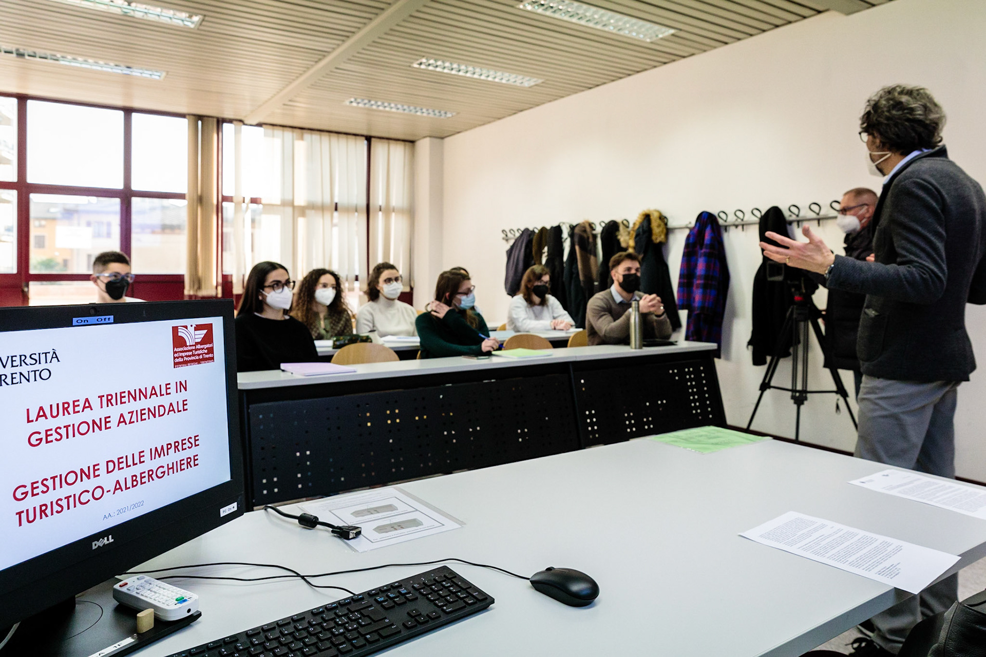 Facoltà di Economia, 3 marzo 2022. Attivazione di un percorso in Gestione delle imprese turistico alberghiere in convenzione tra il Dipartimento di Economia e Management e l’Associazione degli Albergatori della Provincia di Trento. Il benvenuto del prof. Martini.
