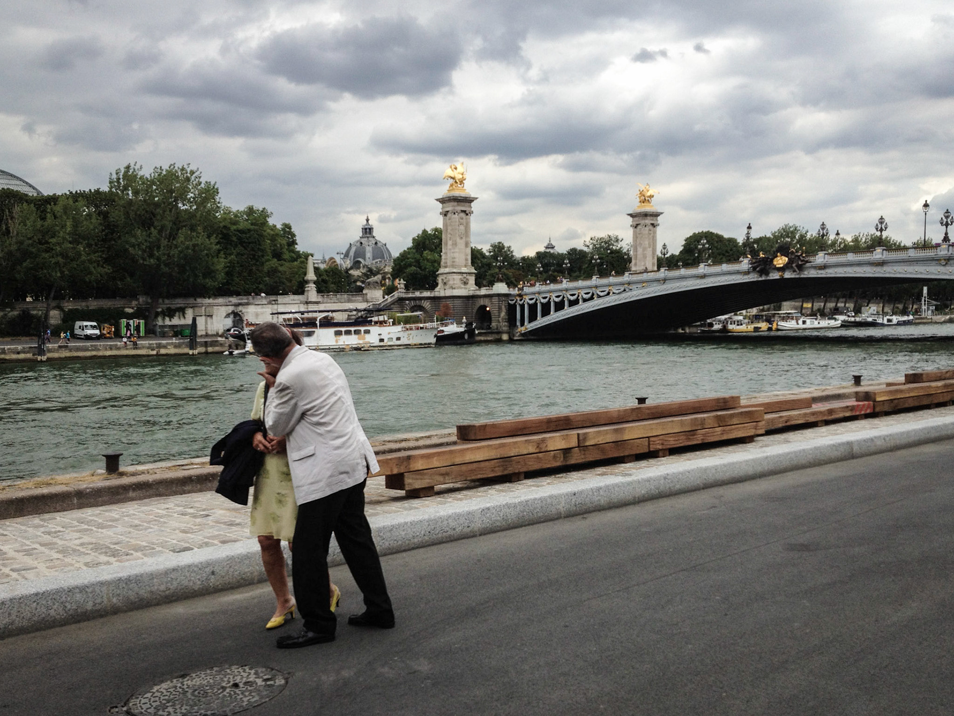 Iphone in Paris